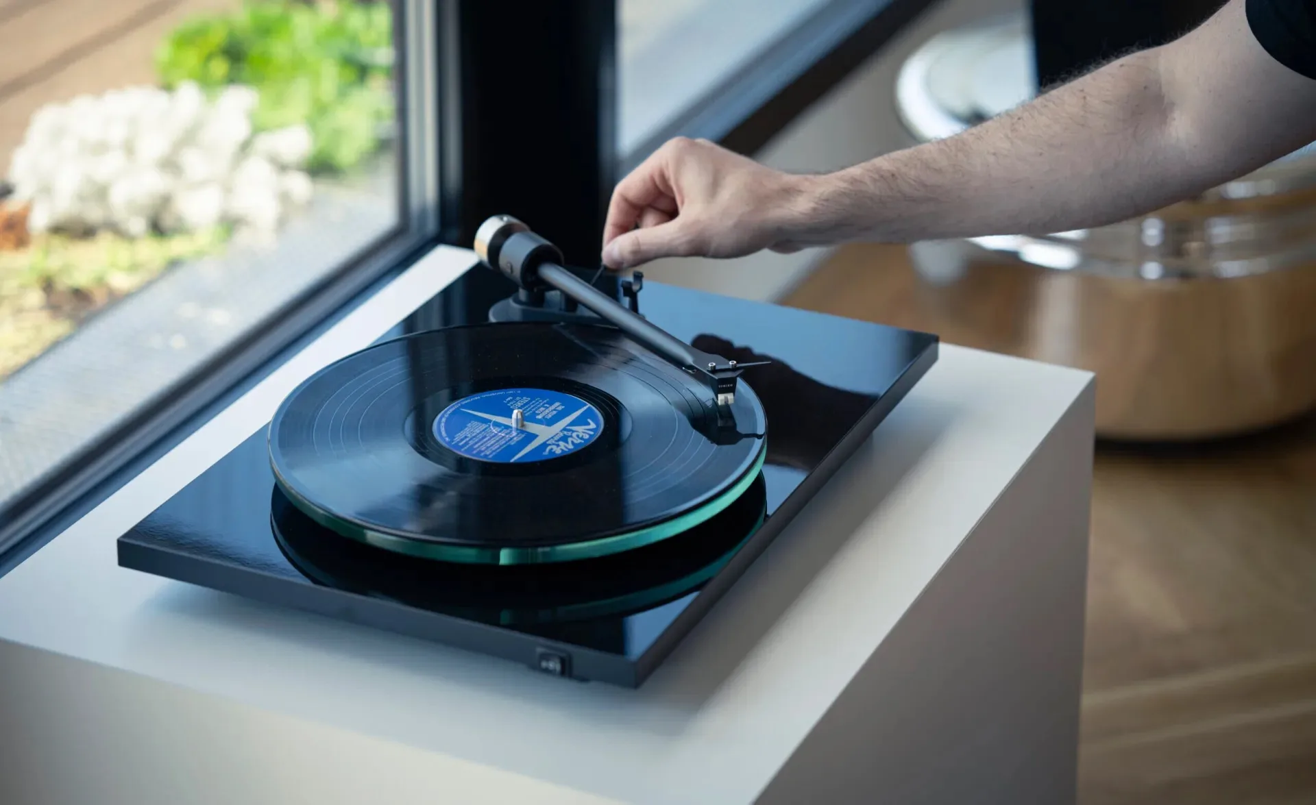 Pro-Ject T2 W Noir laqué   cellule Sumiko Rainier Platines vinyle hi-fi