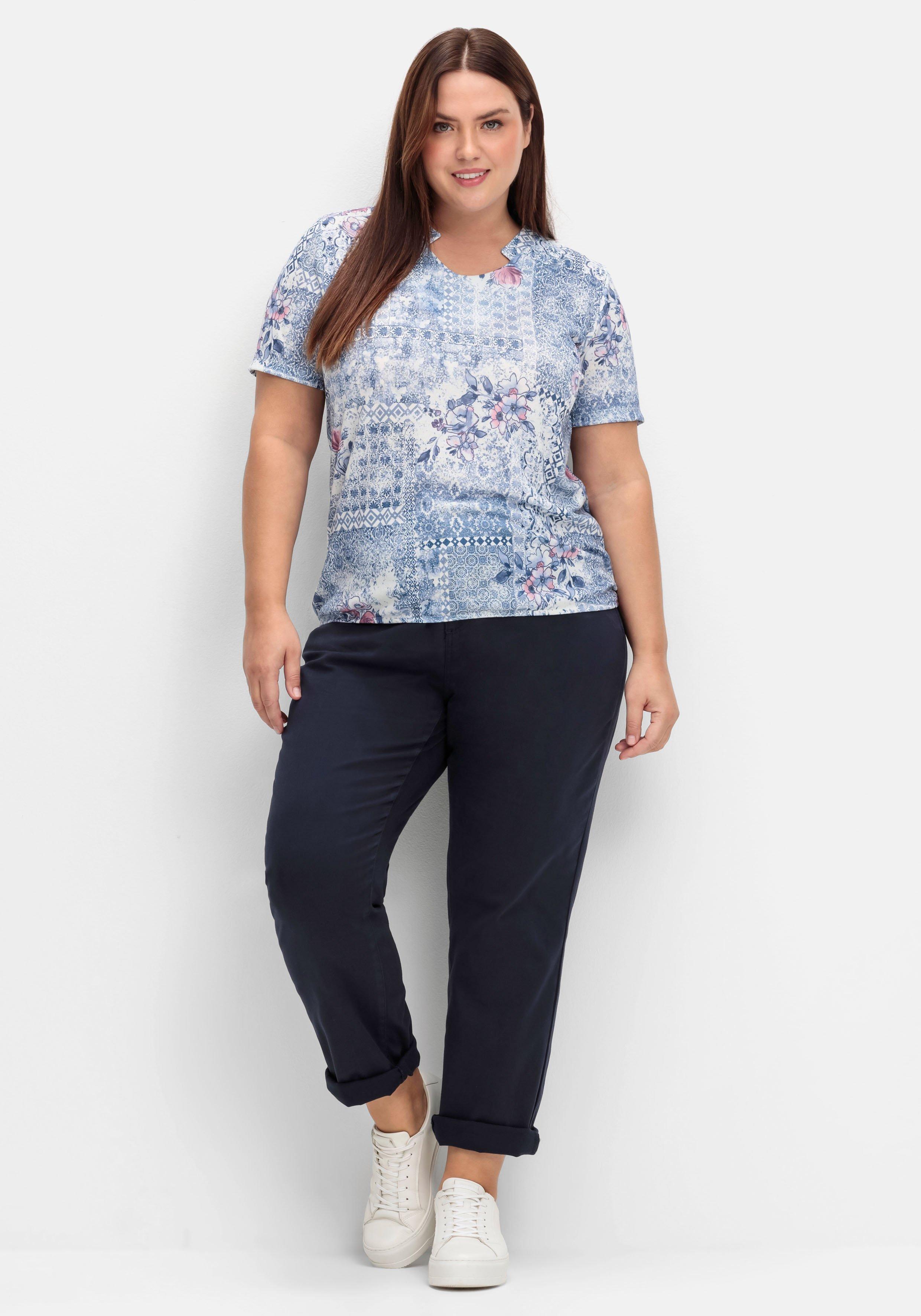 Shirt mit Alloverprint und V-Ausschnitt