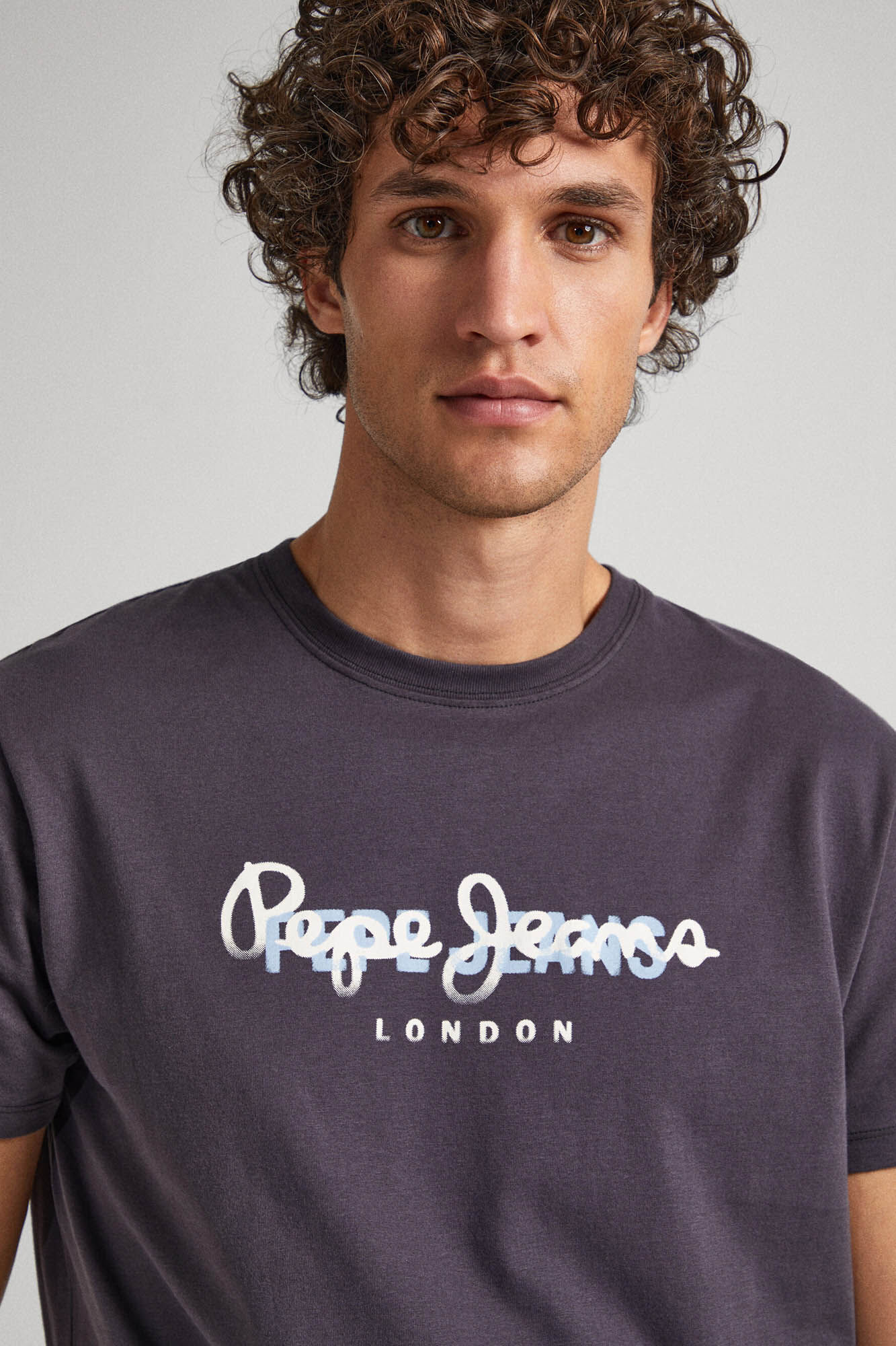 Camiseta com estampa de logotipo
