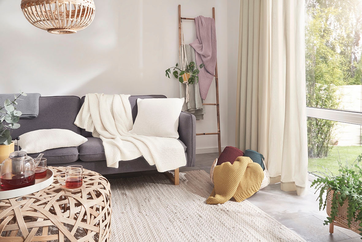 Primera Tagesdecke »Kuscheldecke Boho« mit trendigen Bommeln