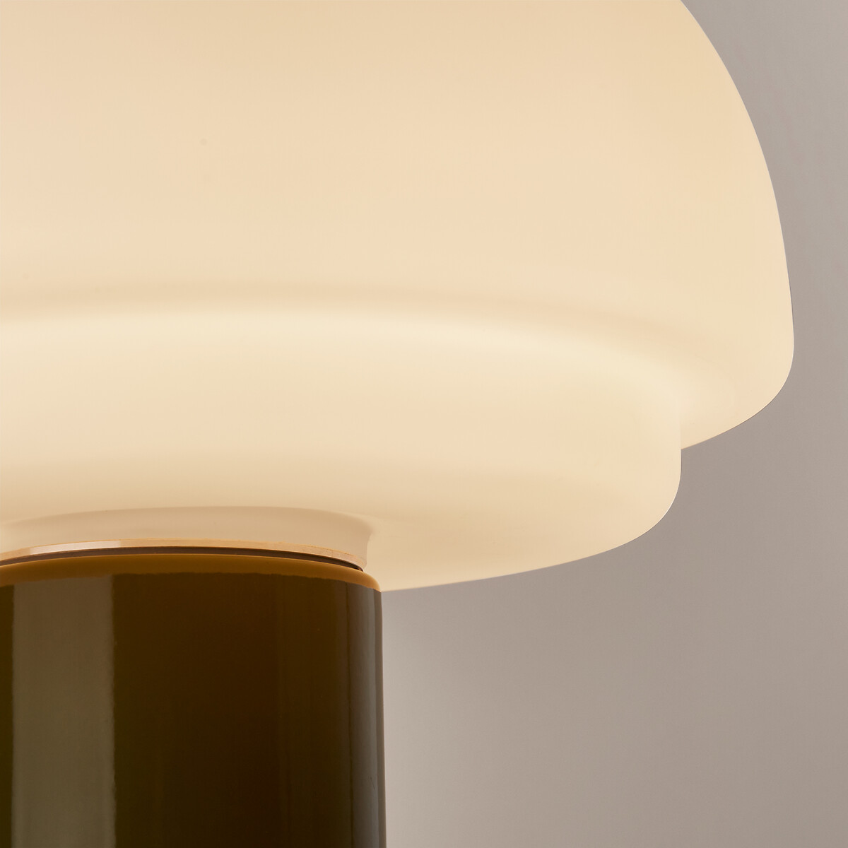 LA REDOUTE INTERIEURS<br>Luminária de vidro opalino e ferro H27.5 Agathilda