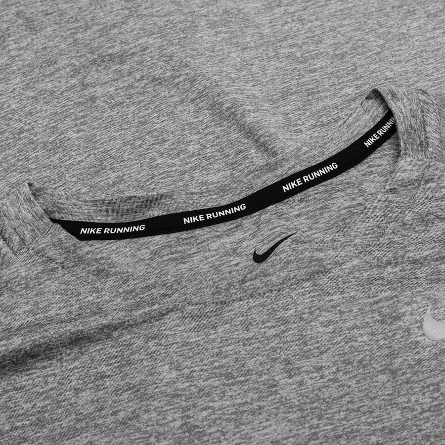 Nike Dri-FIT Element Crew - Gris/Argenté