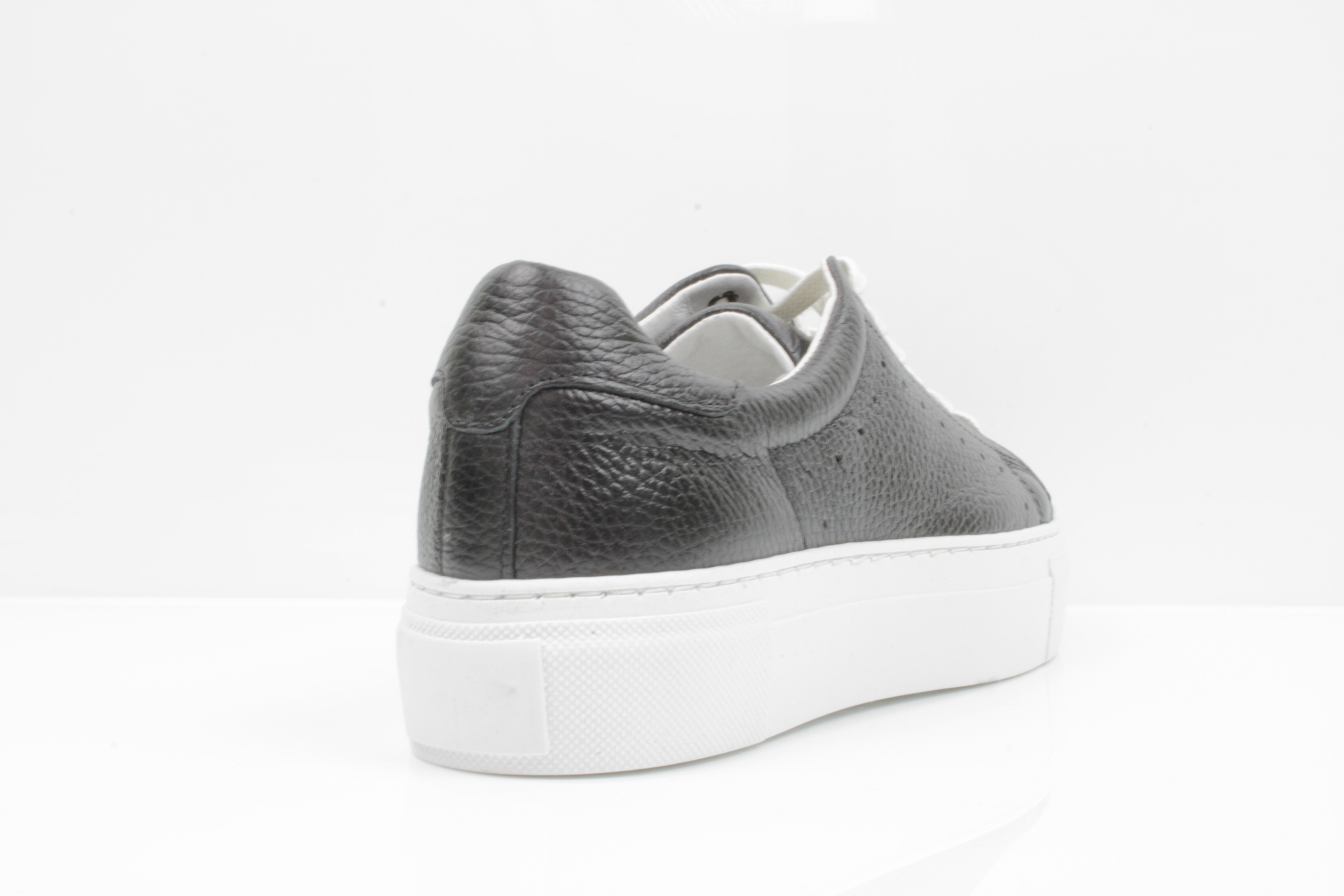 Gil Peterson Sneaker