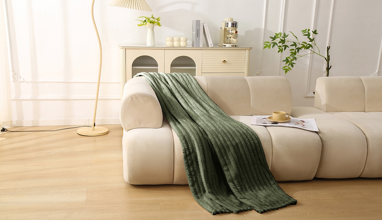 Leonique Wohndecke »Millara« Kuscheldecke in Cord-Optik, 150x200 cm, Wohndecke, Sofadecke,
