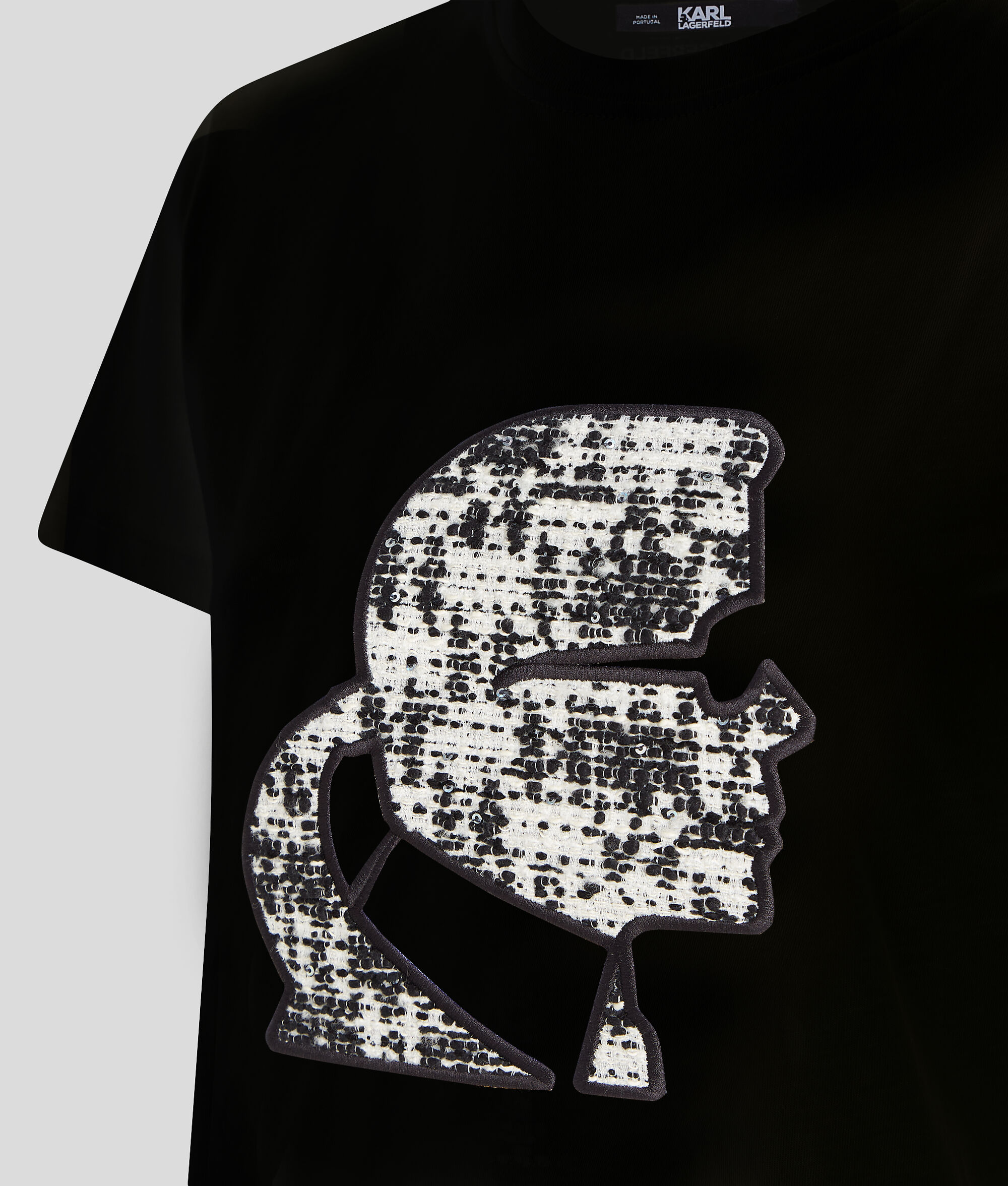T-SHIRT À L'EFFIGIE DE KARL EN BOUCLÉ