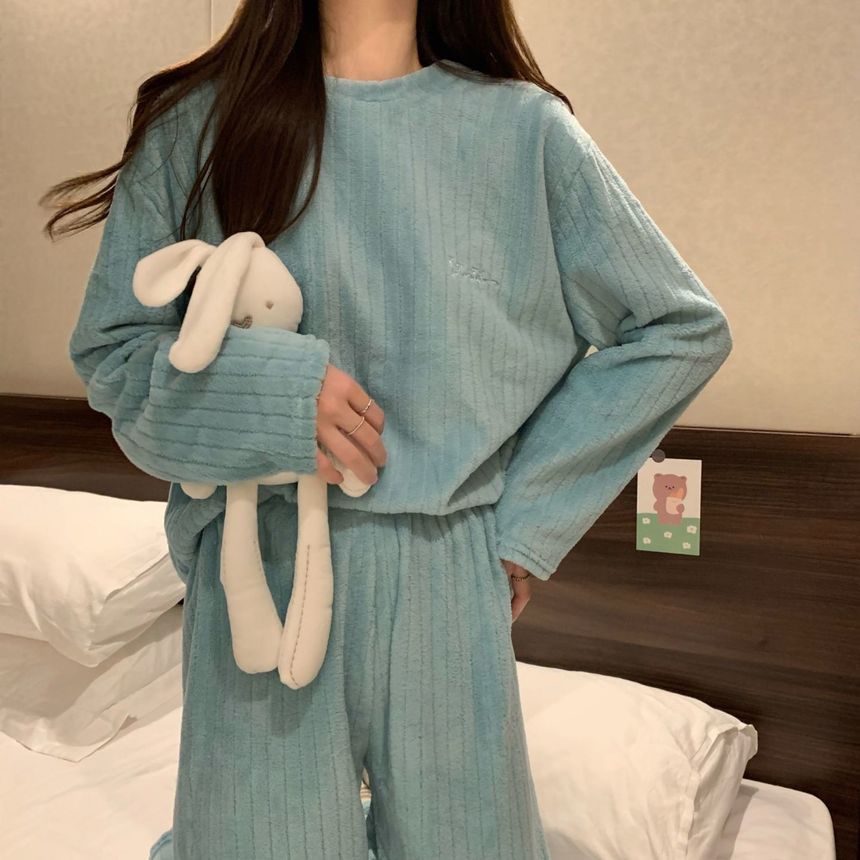 Fabricino - Set: pyjamatop met lange mouwen, ronde hals, geborduurde letters en fleece + hoge taille broek met wijde pijpen