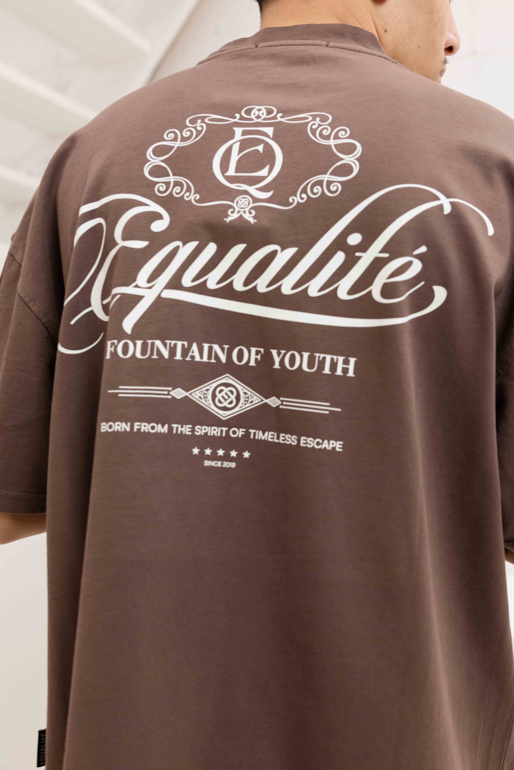 Equalité Yuki Boxy T-Shirt Heren Bruin