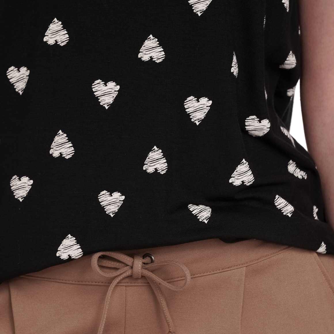 Gina Damen T-Shirt mit Herz-Print schwarz