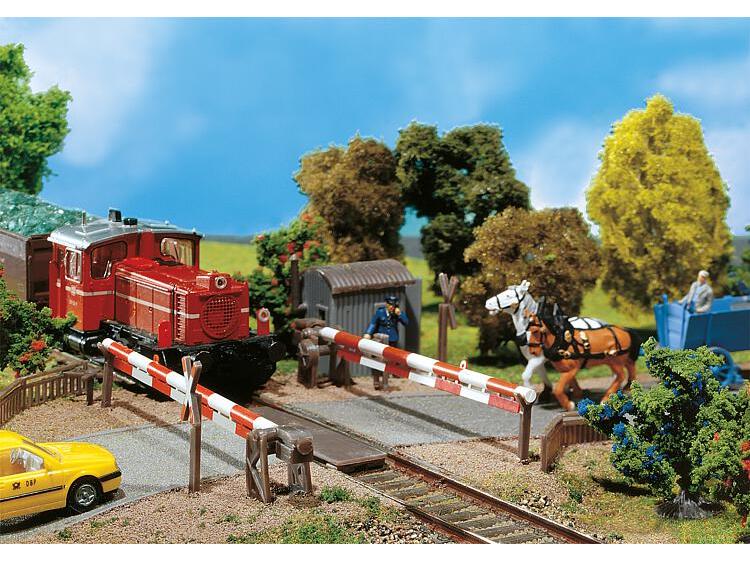 Faller Beschränkter Bahnübergang mit Wärterhäuschen H0 Bahnübergang für gerade oder gebogene Modellgleis