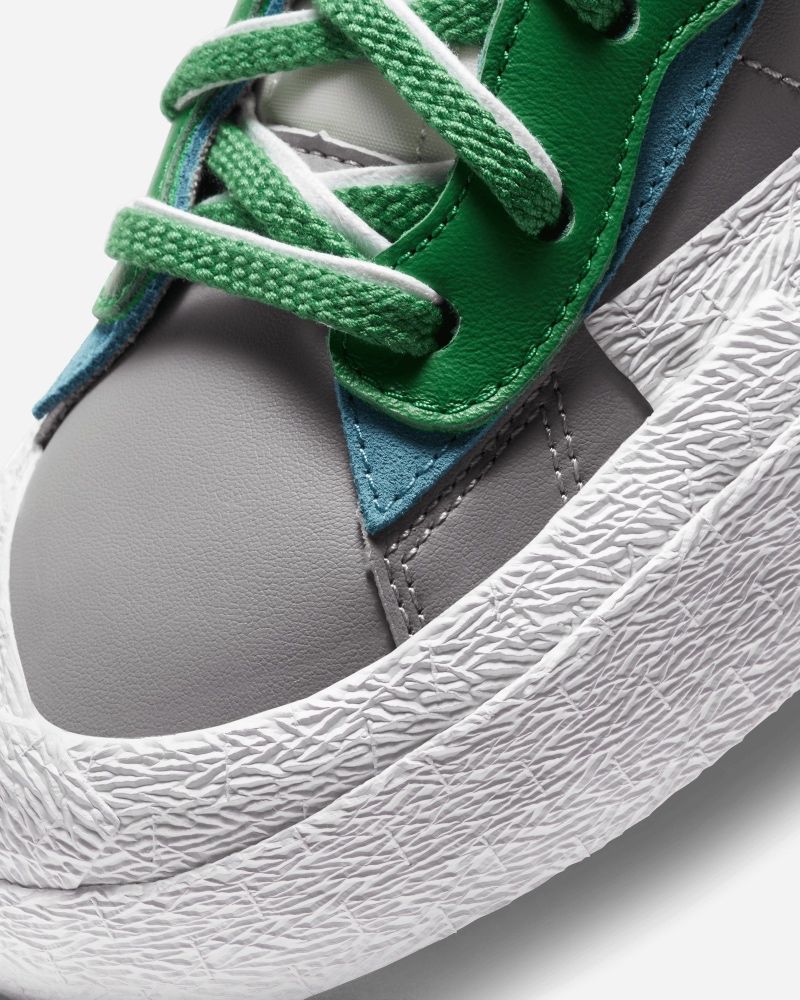 Chaussures Nike X Sacai Blazer Low Gris & Vert pour homme