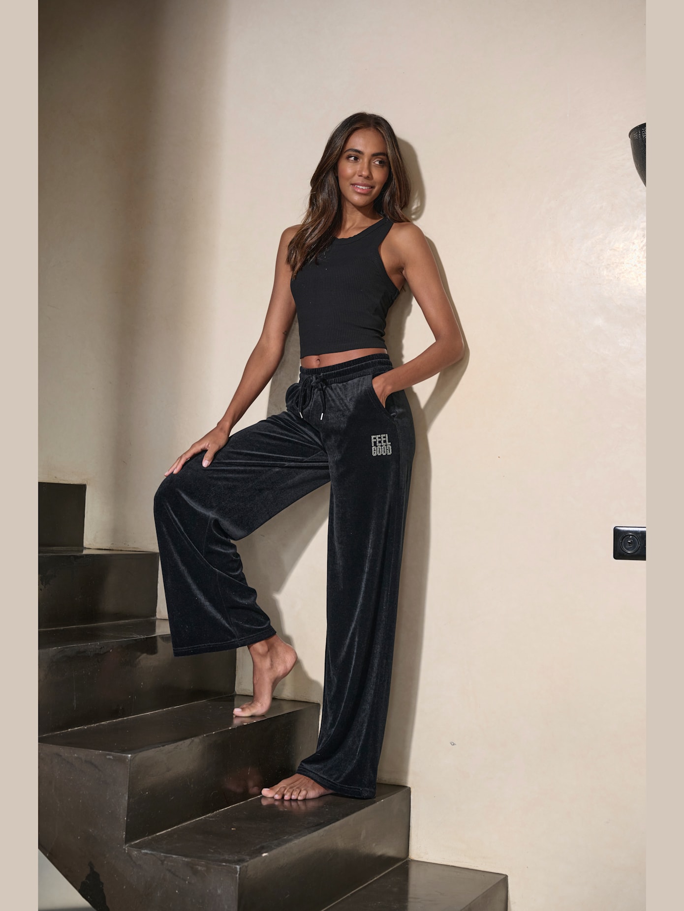 Pantalon en velours ras avec jambes larges
