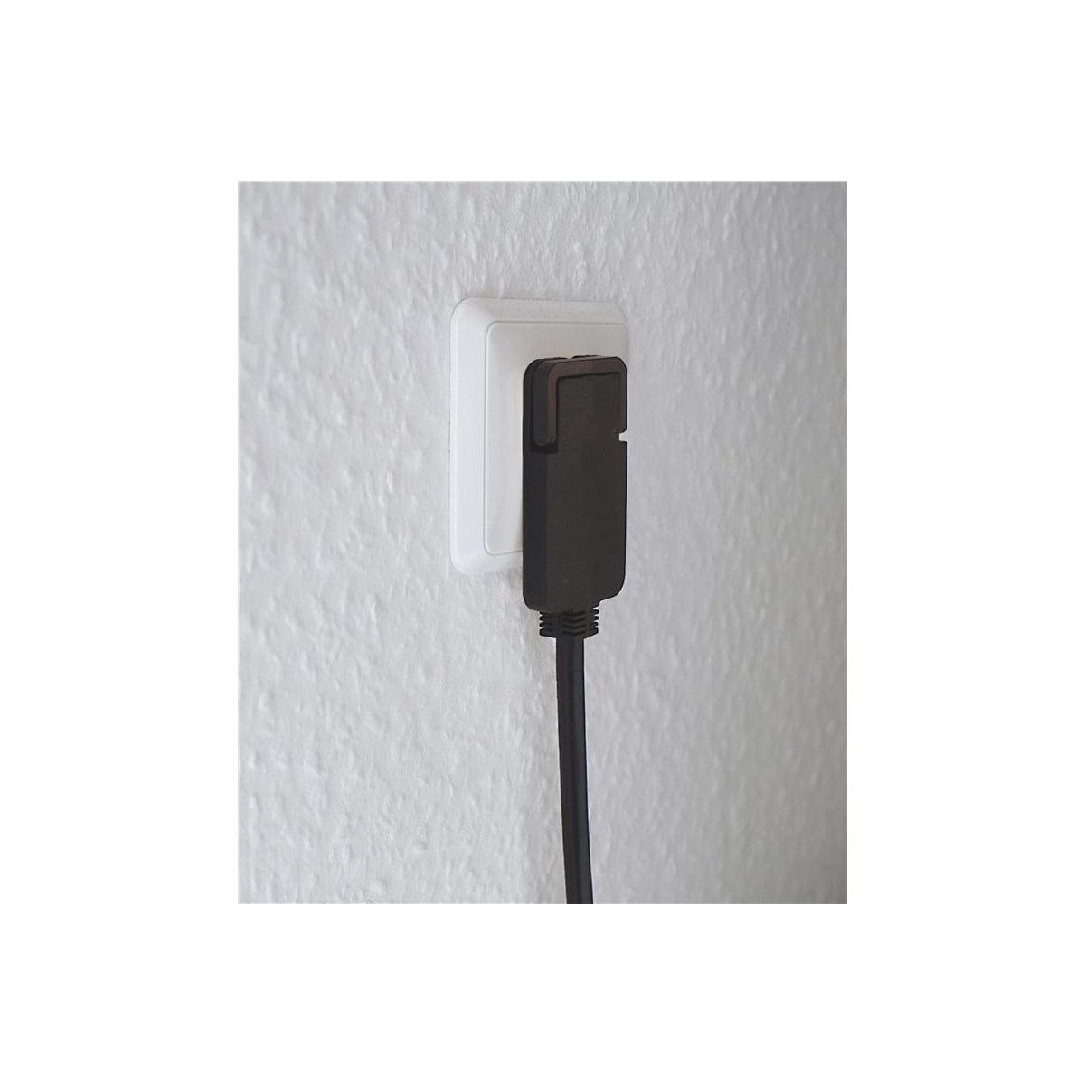 Plast skjøteledning med flat plugg (skjøteledning flat for innside med 2m kabel) sort