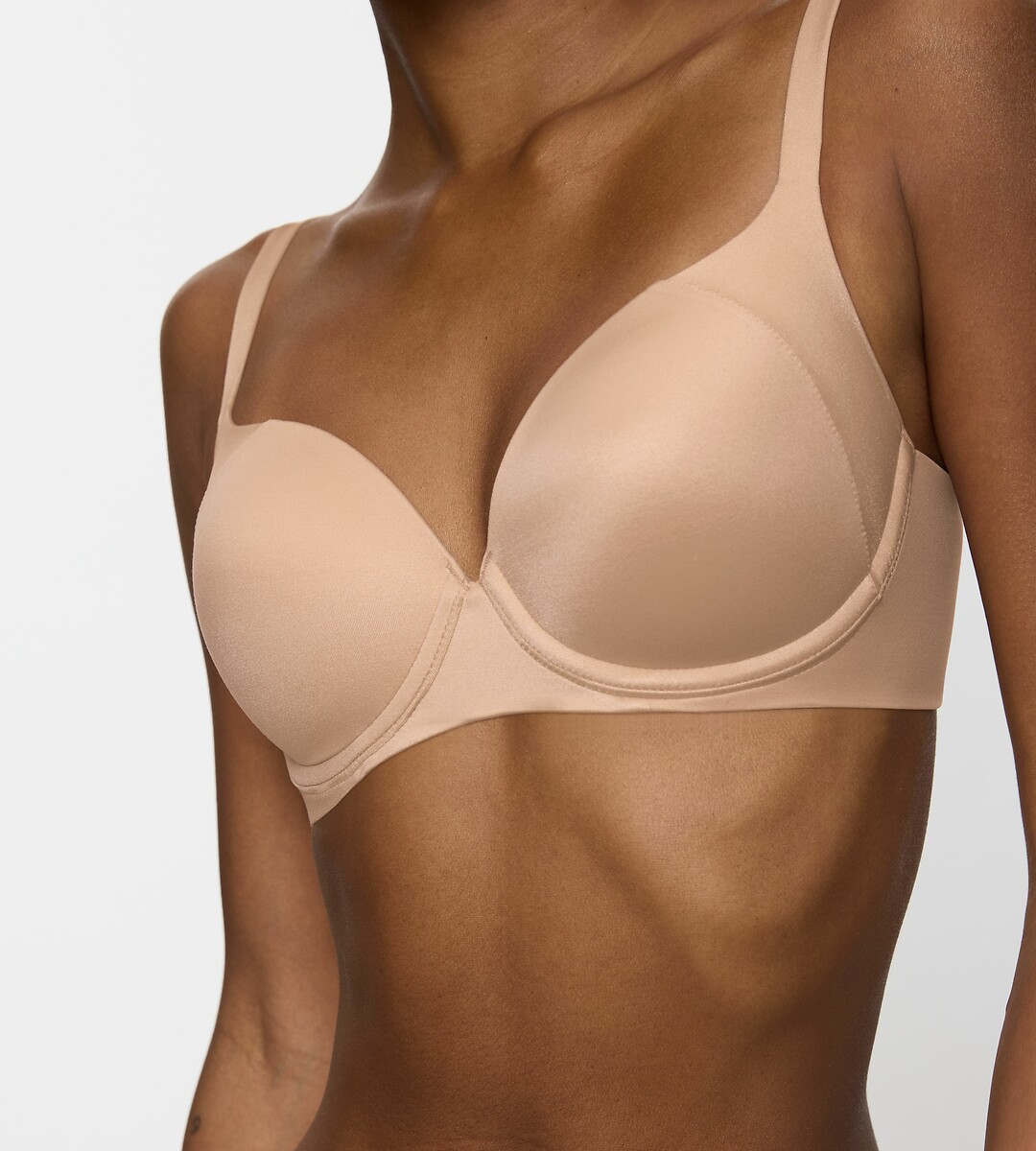 TRIUMPH<br>BH com suavização da maquiagem corporal Soft Touch