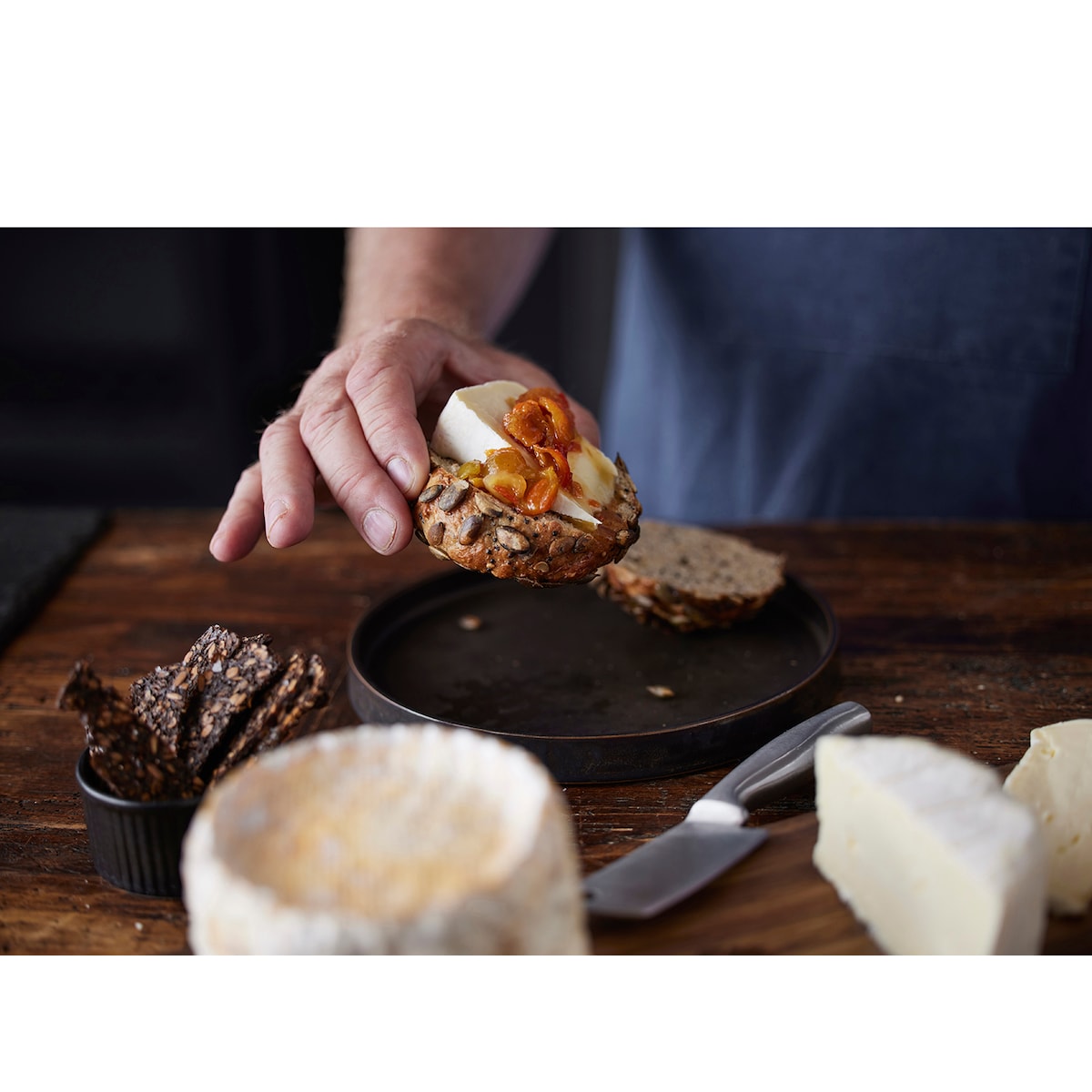 HOLM Cheese board with 3 knives
