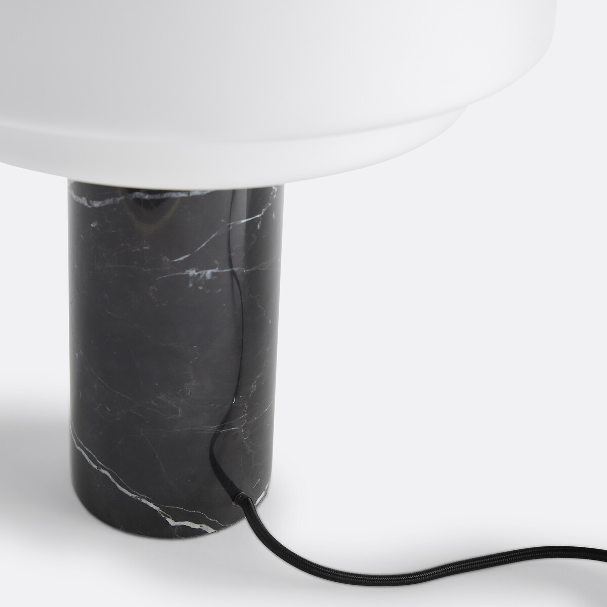 LA REDOUTE INTERIEURS<br>Luminária em formato de cogumelo em opala e mármore H43.1 Agathilda