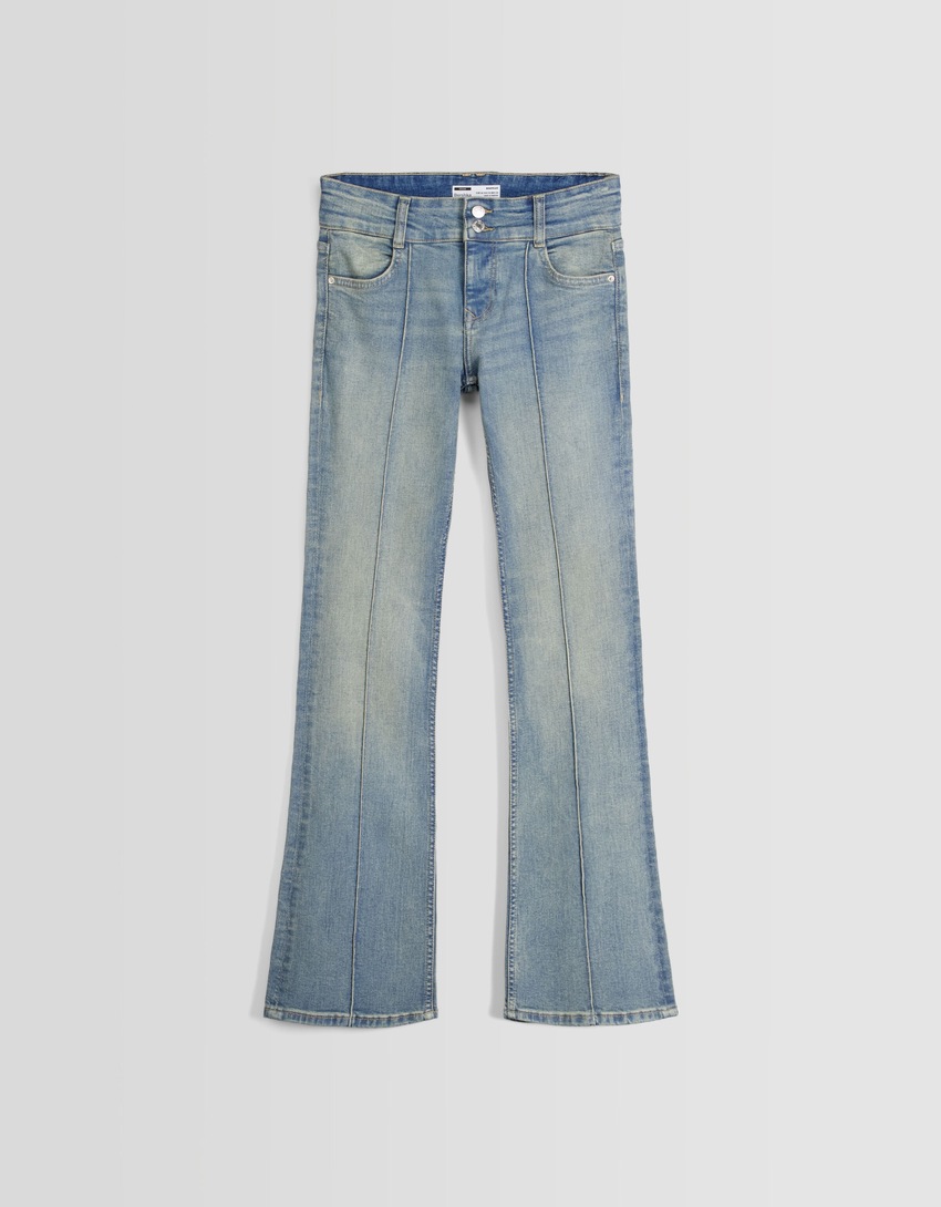 calça jeans bootcut de cintura baixa