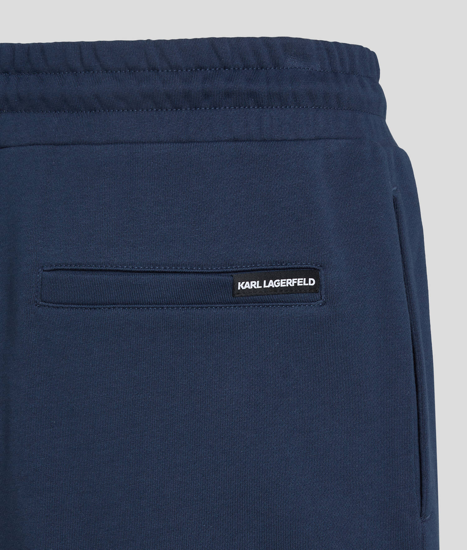SHORT RAYÉ AVEC LOGO