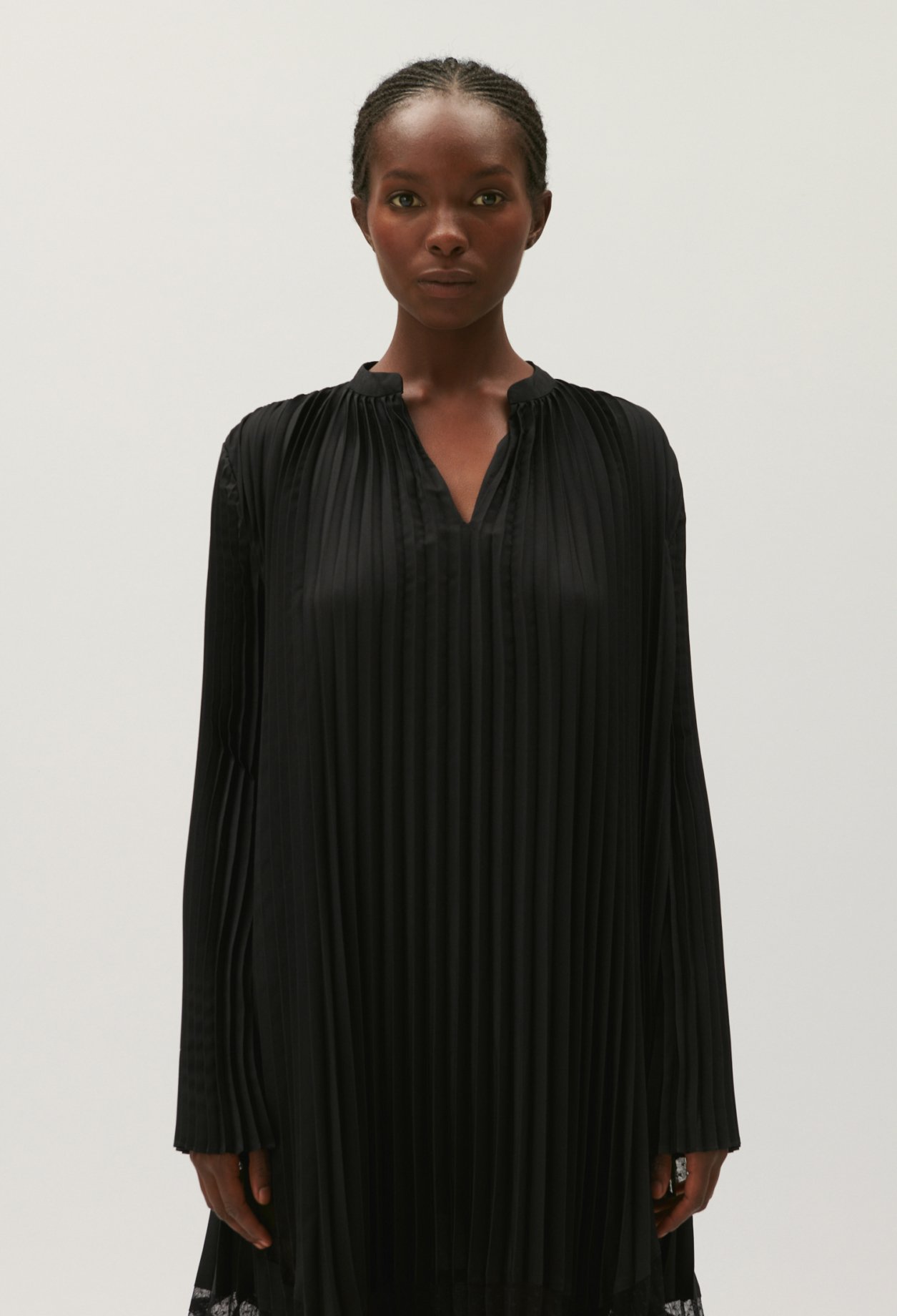Robe midi plissee asymetrique noire