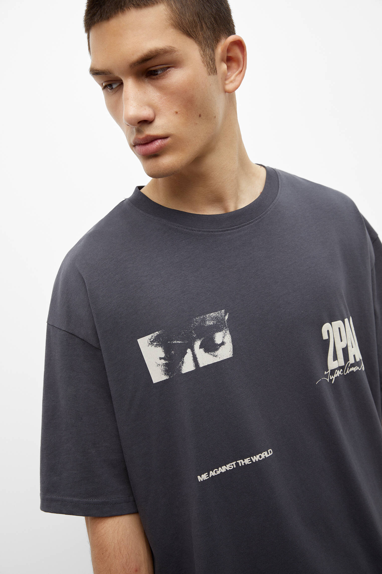 Camiseta oversized TUPAC ME AGAINST THE WORLD - Cinza
