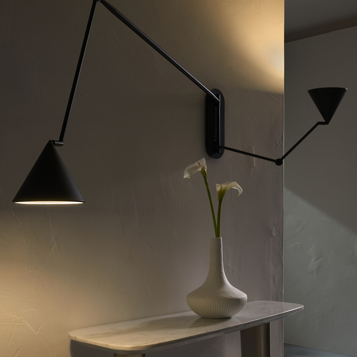 AM.PM<br>Luminária de parede articulada com braço duplo XL, Moke