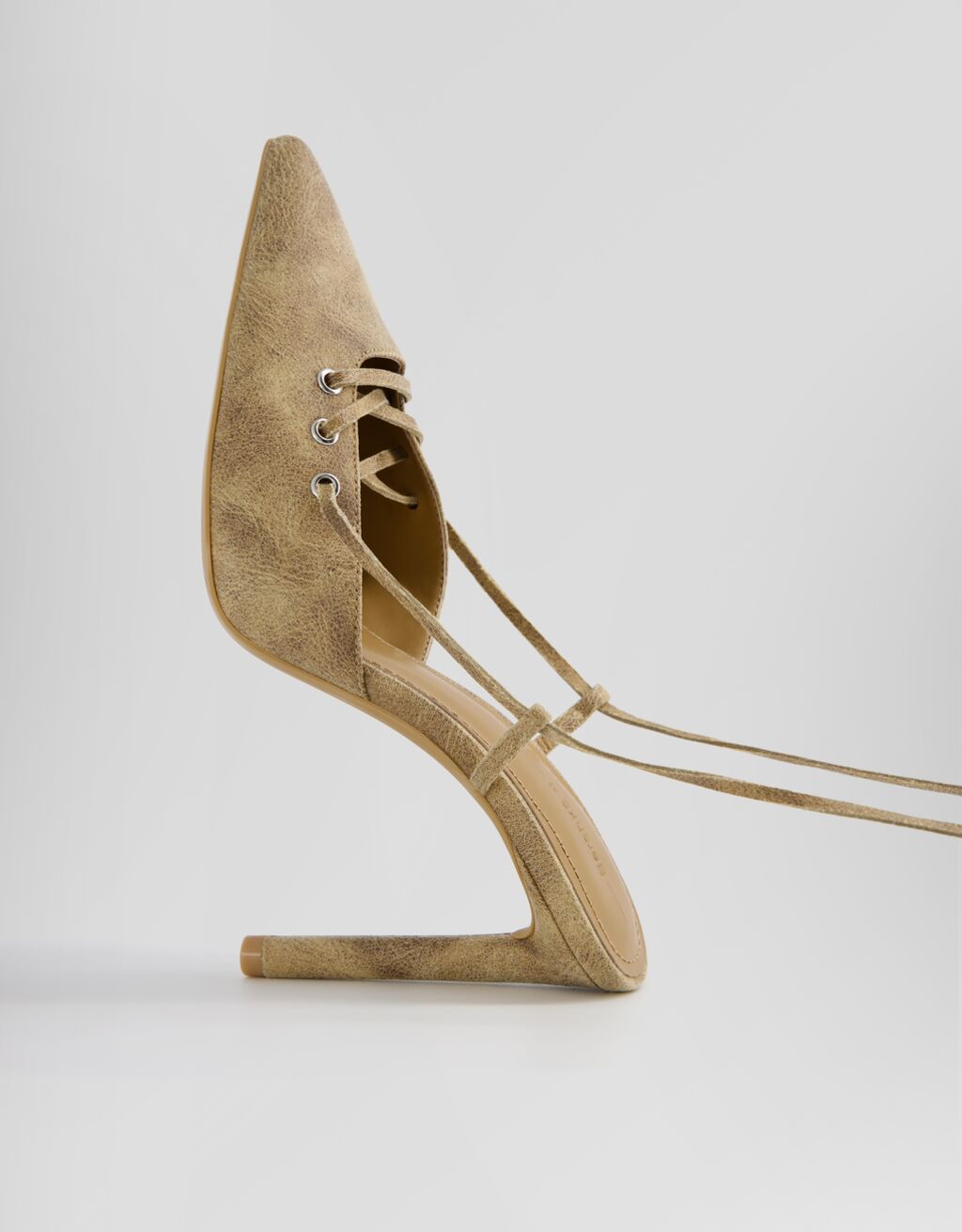 Sapatos tipo slingback de salto alto amarrados