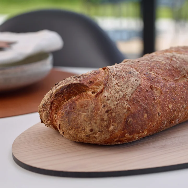 Lind DNA - Cut&Serve Schneidebrett Curve L, 35 x 30 cm, esche