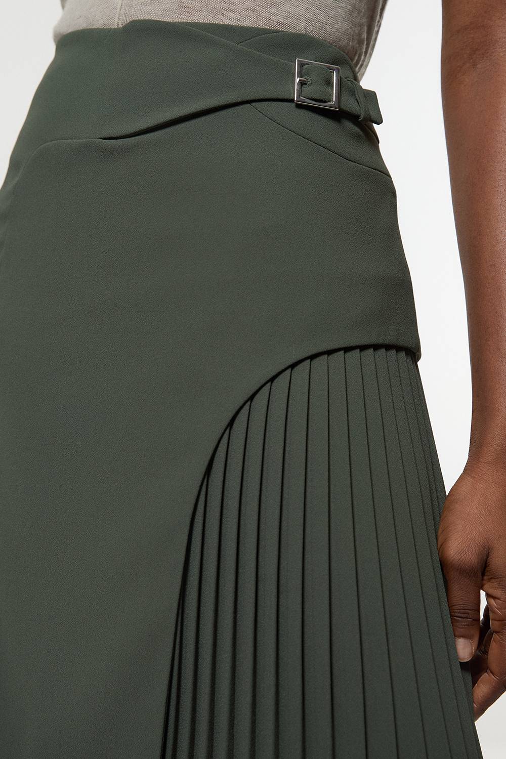 KarenMillen Mini-jupe Plissée Ajustée avec Détail Boucle