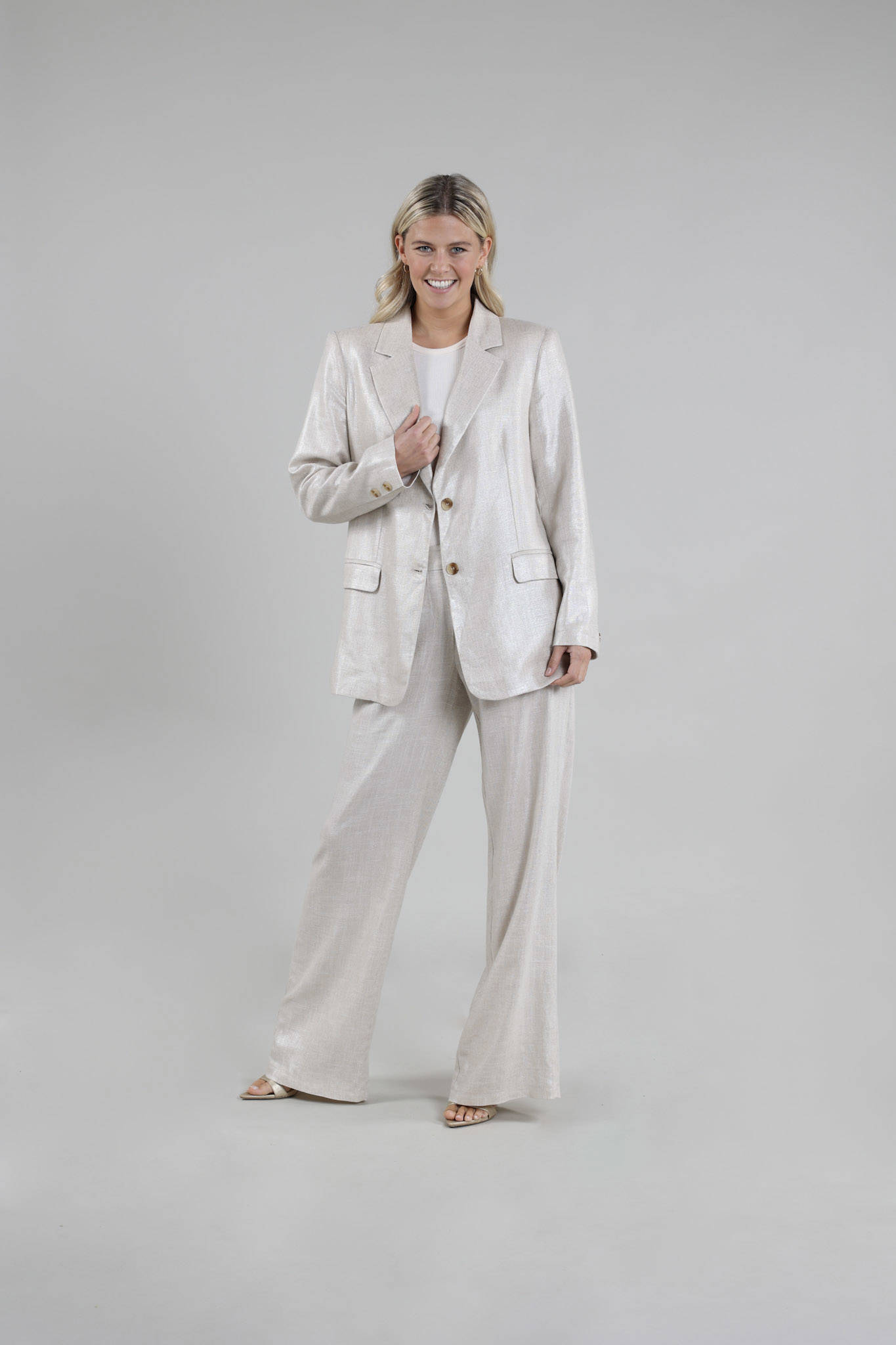 NUKUS rechtvallende blazer Close zilver