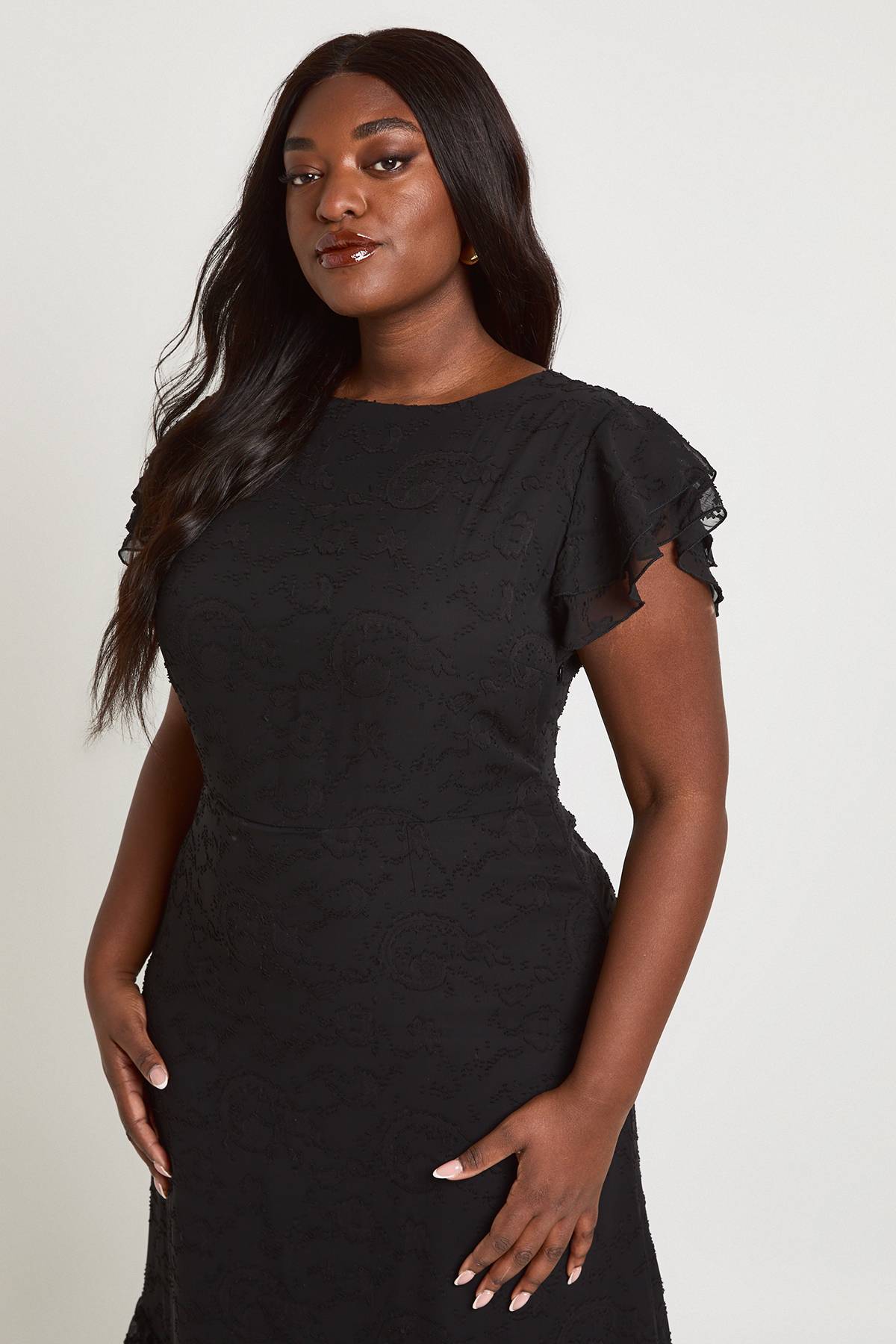 boohoo Robe Maxi Grande Taille À Motif Floral Dévoré Et Ourlet À Volants