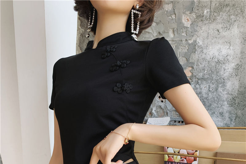 Glacia - Set: Mini-qipao met korte mouwen en zijsplit + shorts