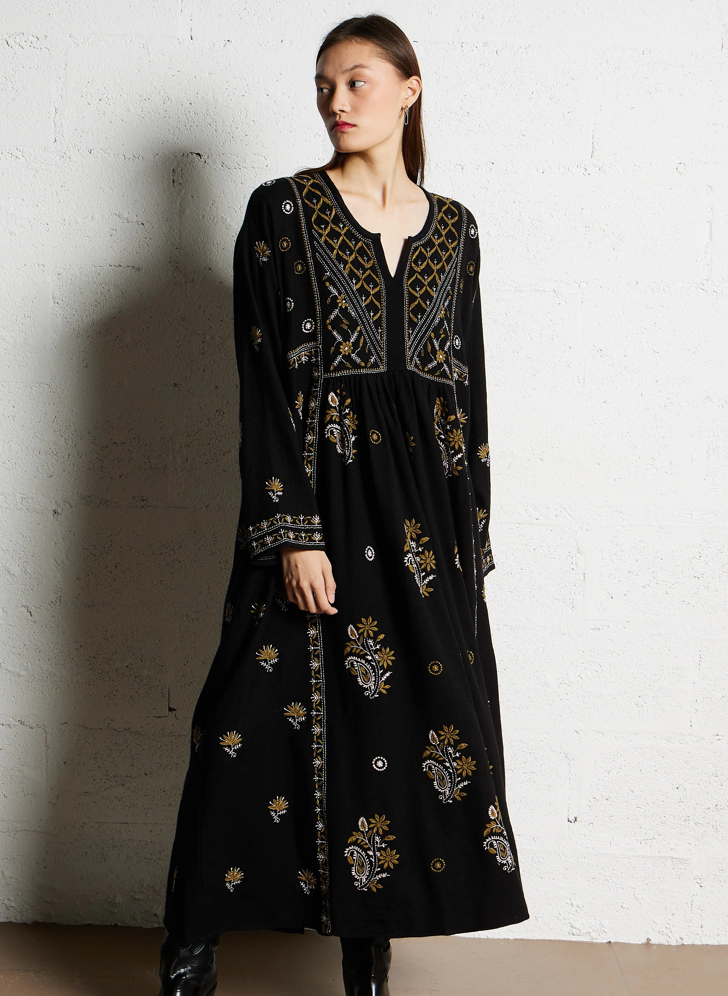 HIPPY - Robe midi col tunisien brodée en coton | Noir