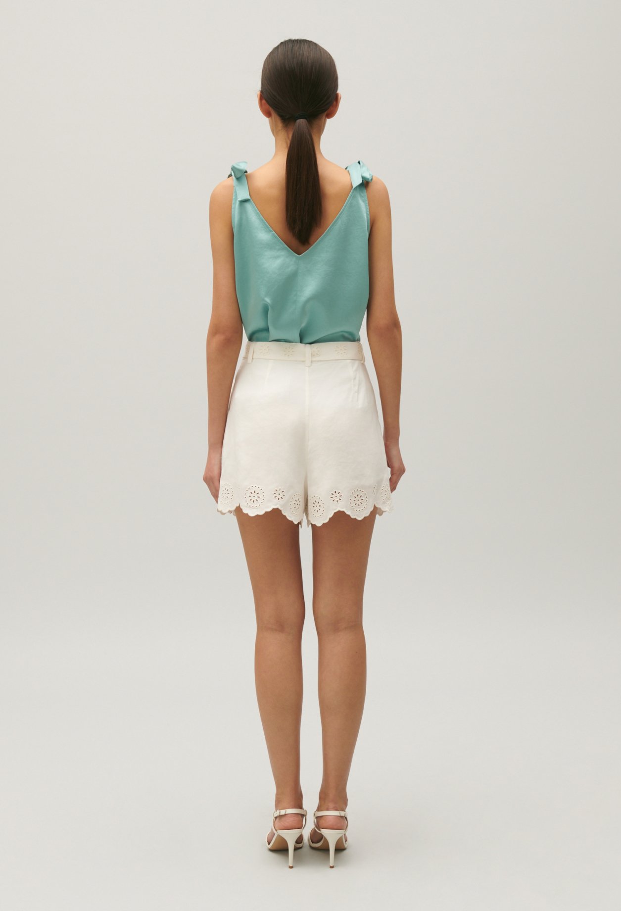 Short taille haute broderie ecru