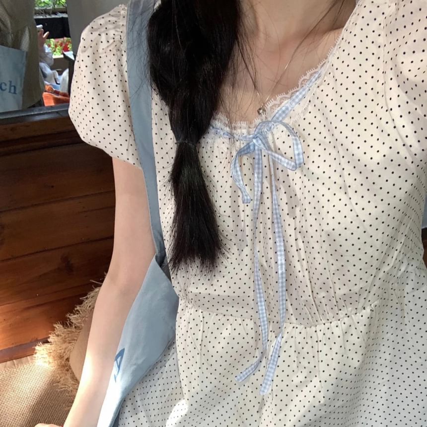 Lady Jean - Blouse met pofmouwen, kant en strik