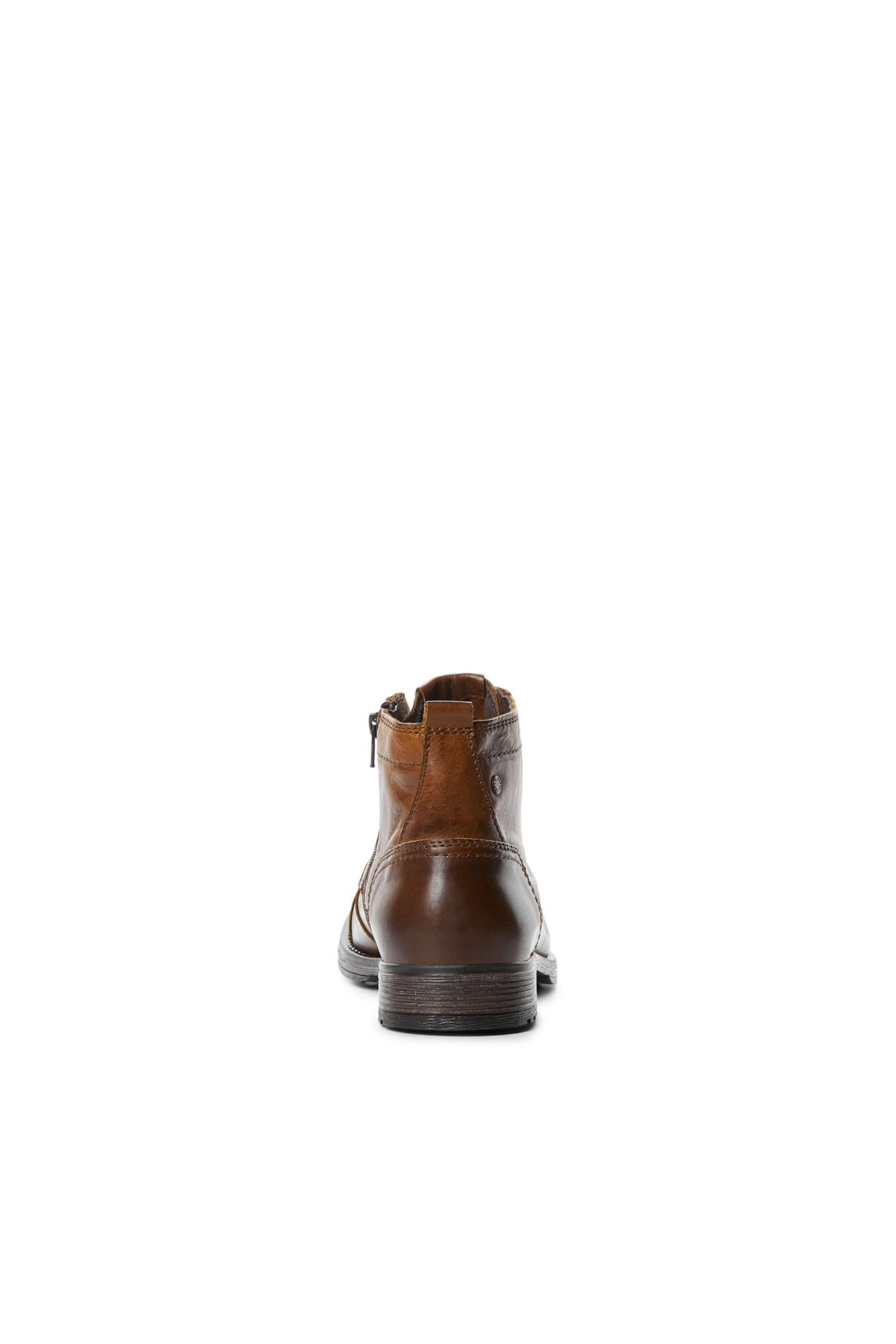Bota de couro com sola tratorada