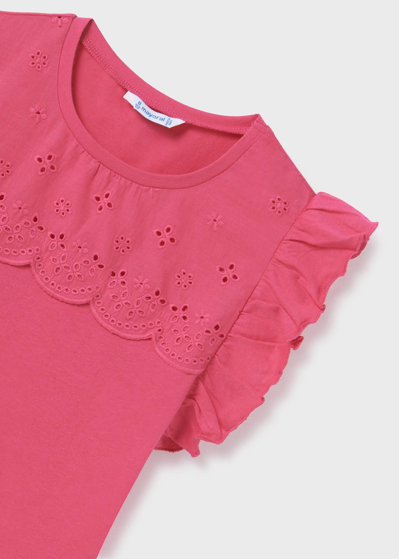 Camiseta regata feminina com babados, feita de algodão sustentável.