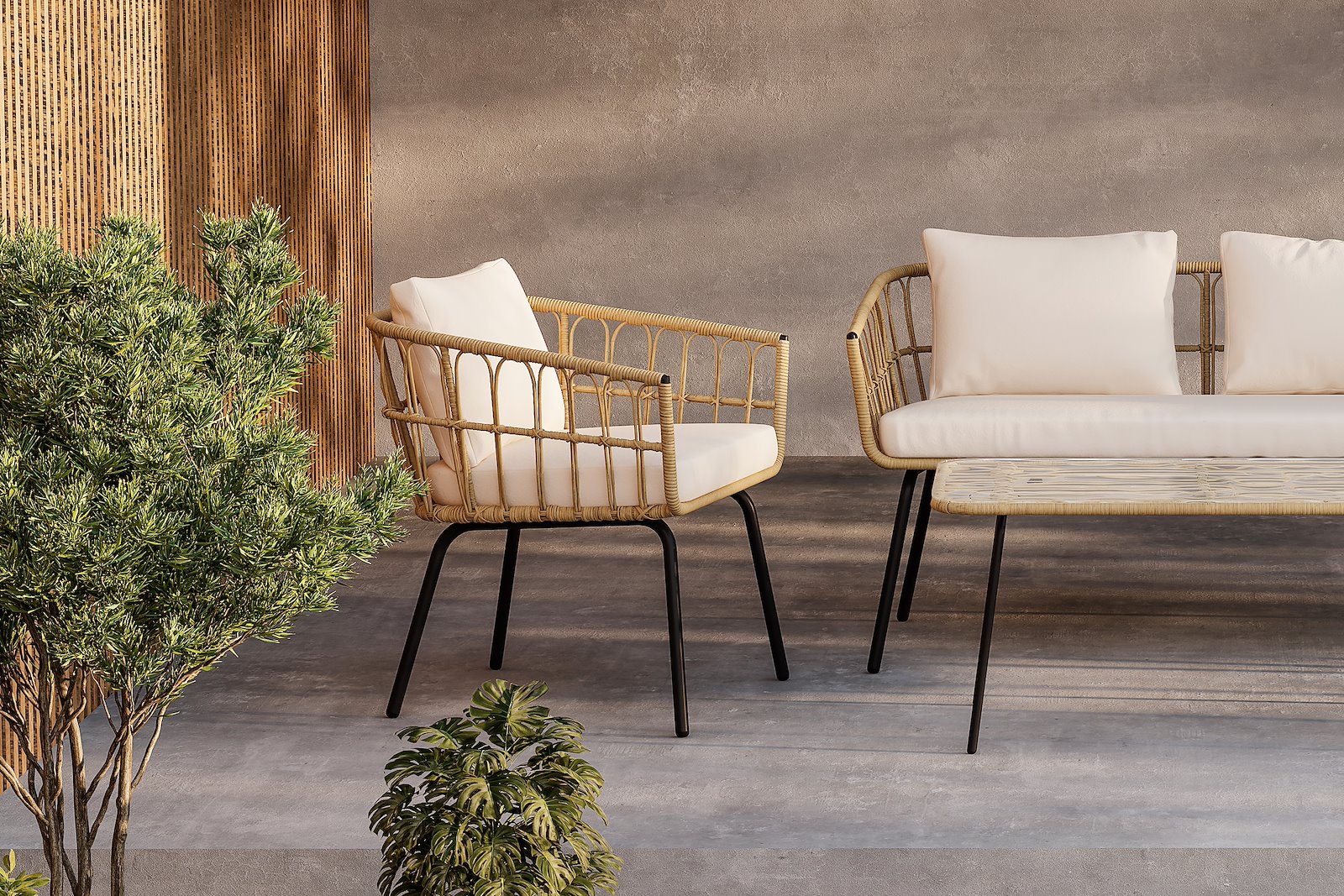 Ortigia utesofa Hagesfoa med sortlakkert stål understell og naturerotting. Beige putesett. Bord medfølger