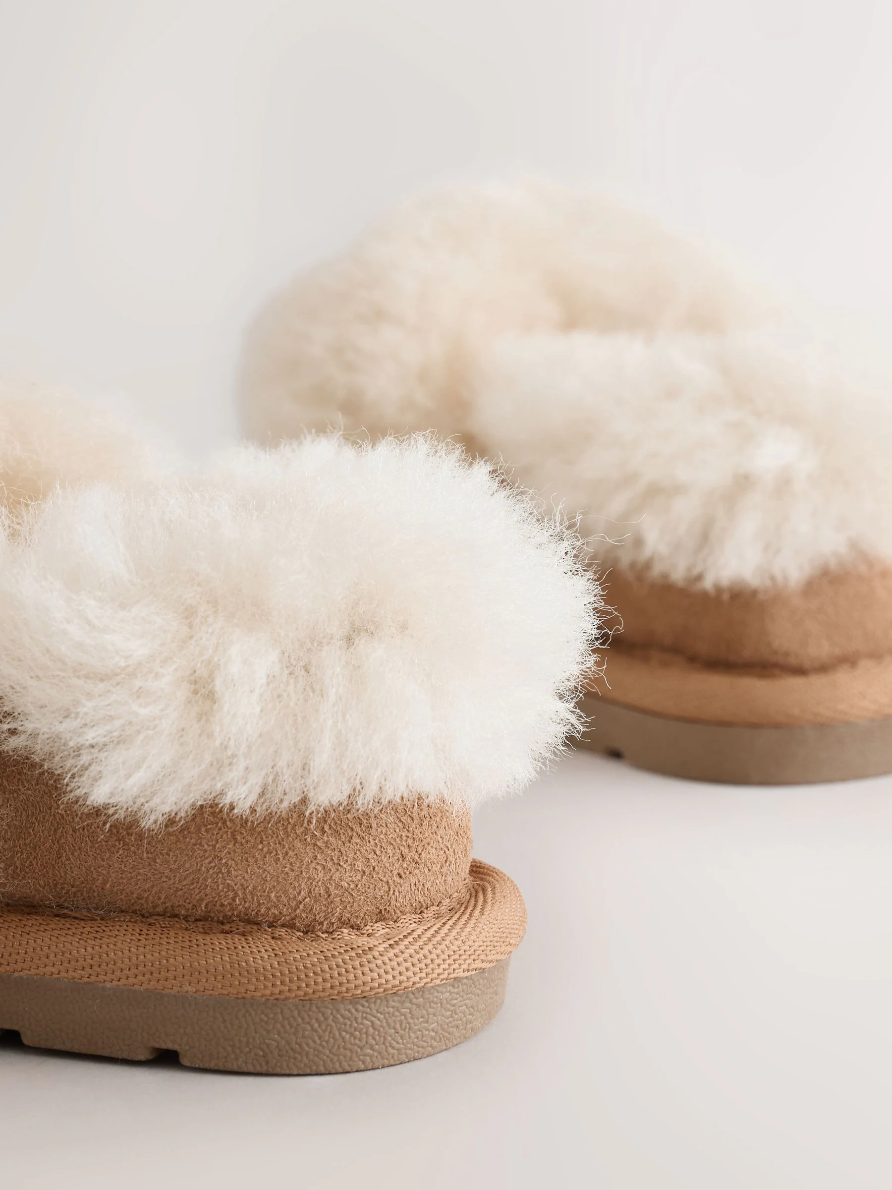 Lichtbruin - Suede Sheepskin Lined Slippers