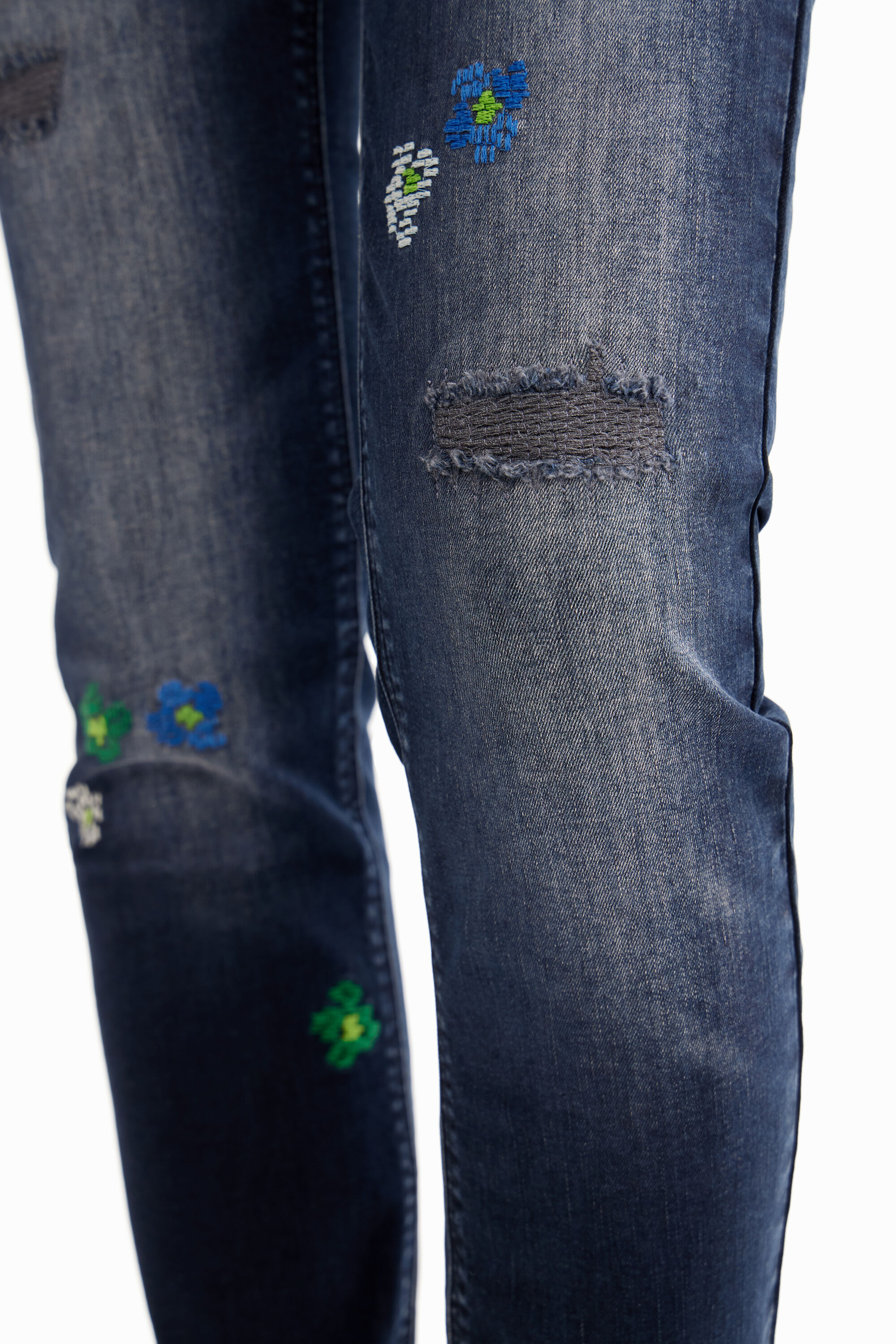 Calça jeans skinny push-up bordada