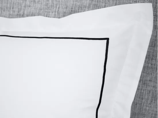 Lot de 2 taies d'oreiller percale de coton 80 fils/cm² - 50 x 70 cm - Blanc bourdon noir- CHARMY de PALACIO