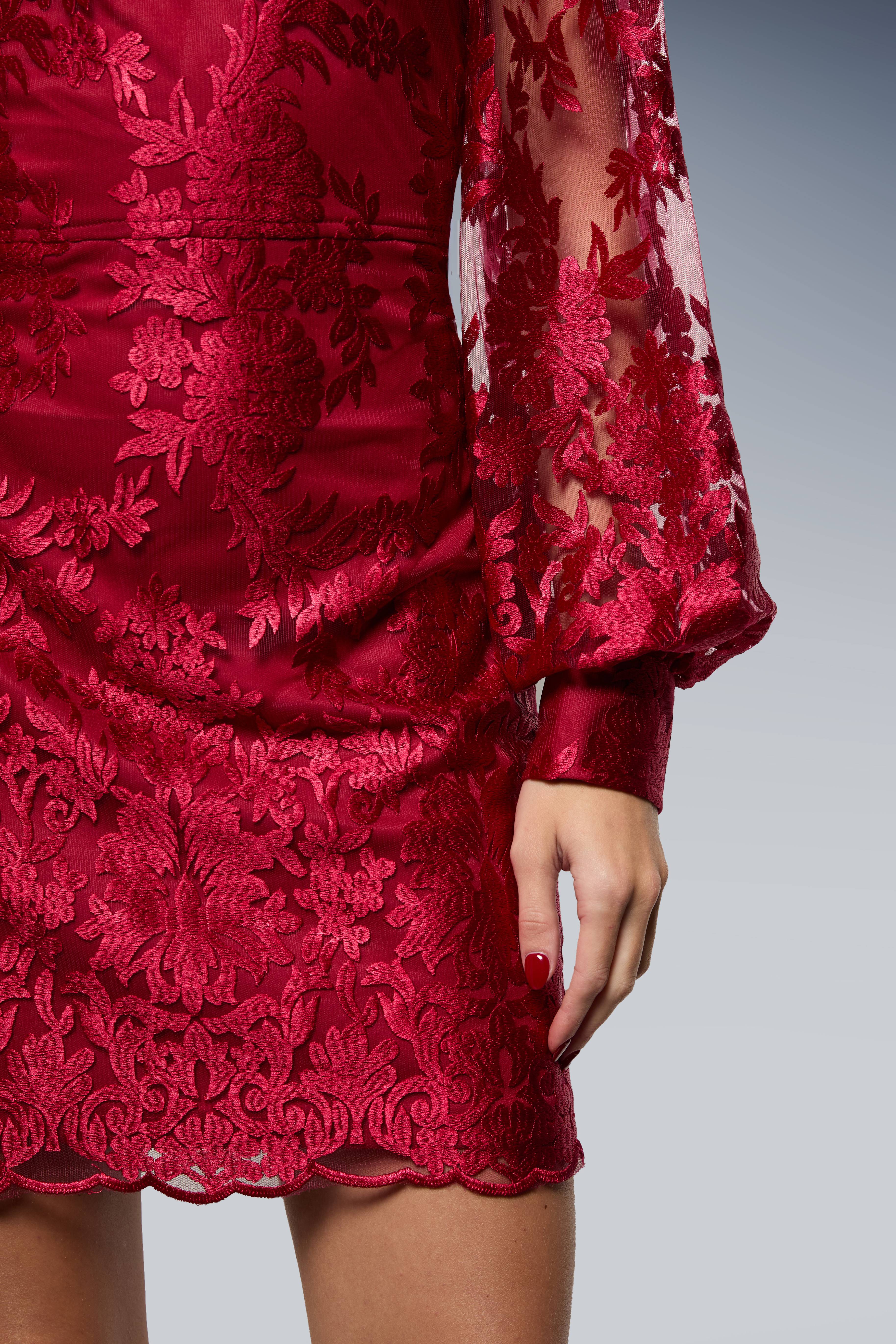 Oasis Robe Mini à Col Cœur en Maille Brodée