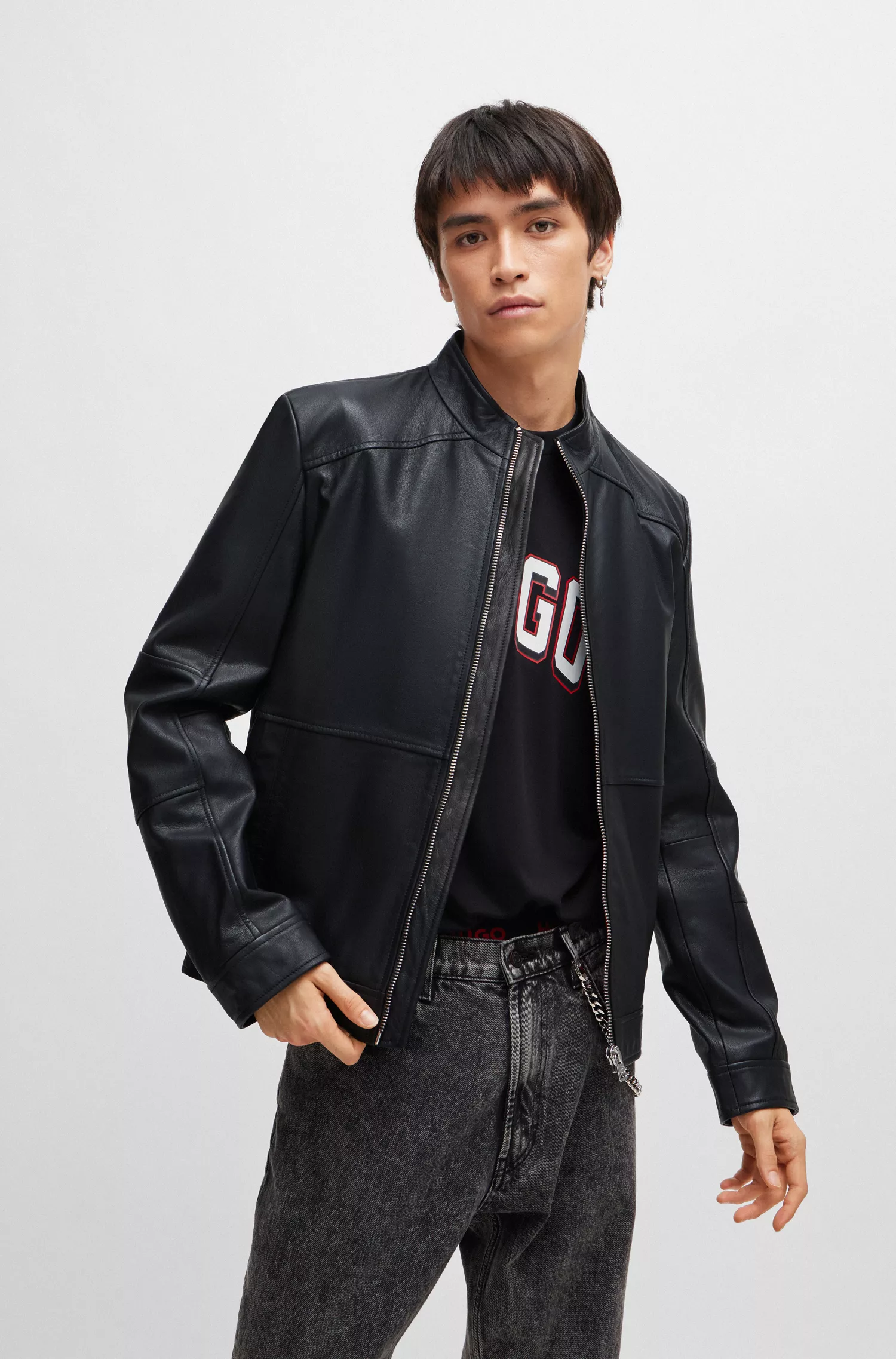 Jaqueta de couro HUGO vermelha, extra slim fit, com forro vermelho.