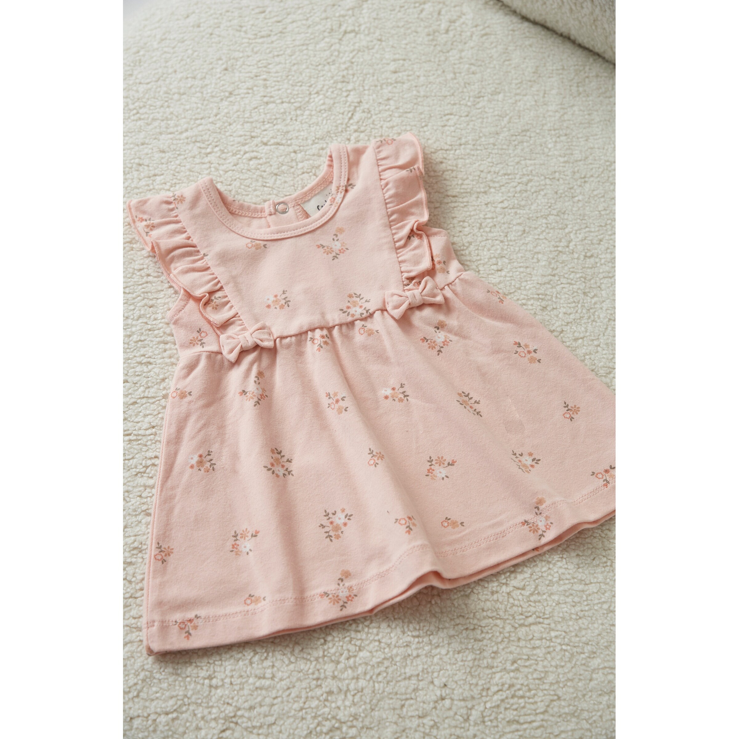 Feetje Kleid Flügelarm Blumen rosa
