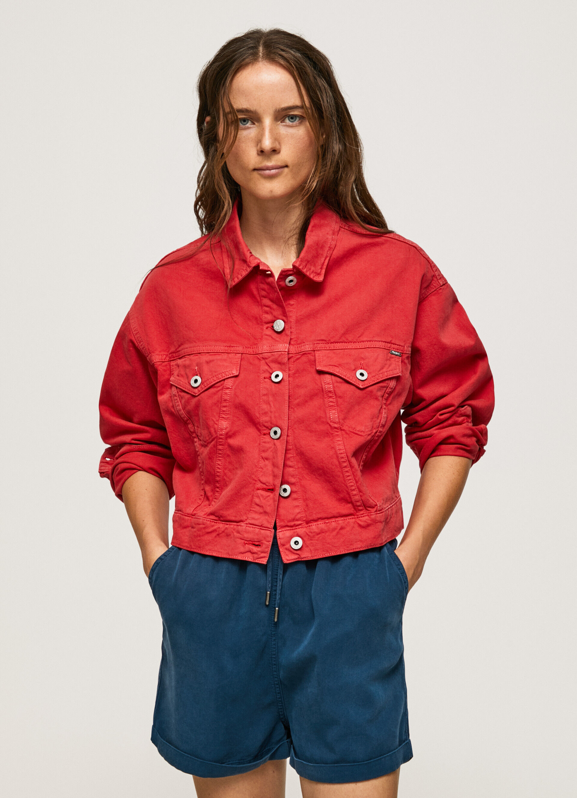 Jaqueta jeans corte regular - vermelho estúdio
