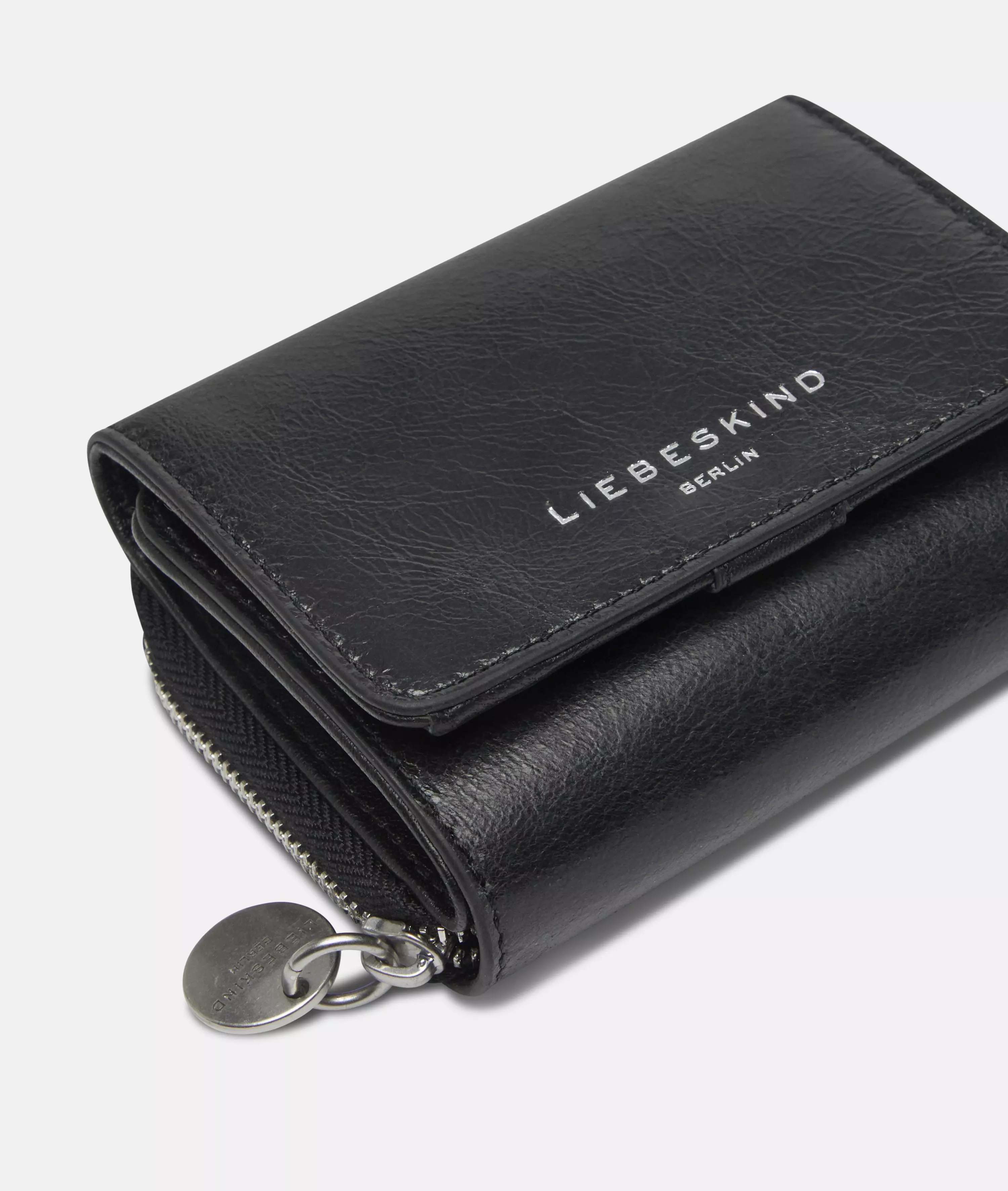 Wallet Spacious wallet made from soft leather with crinkle effect