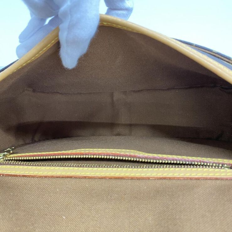 Louis Vuitton Vintage Louis Vuitton Sologne Brown