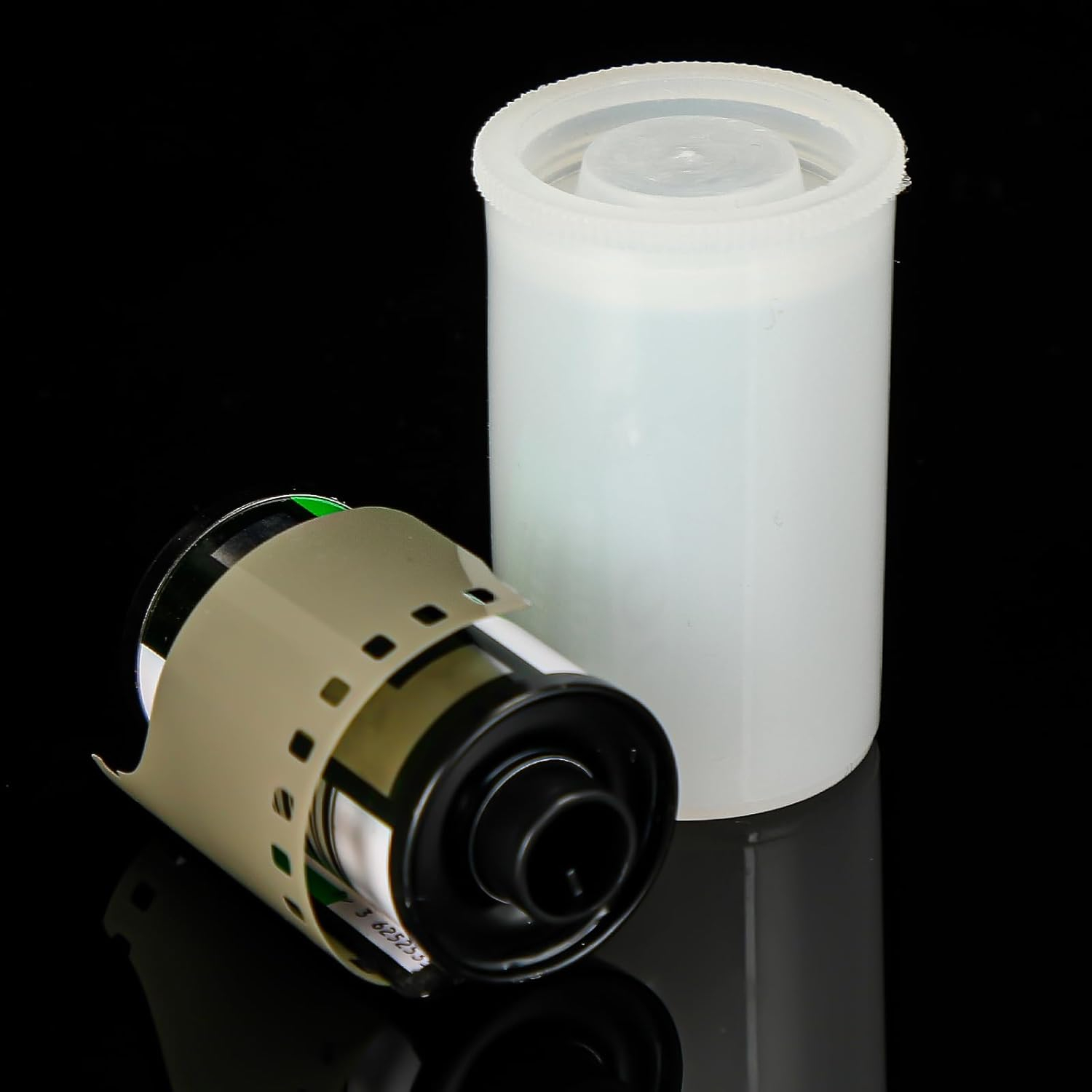 (20er Set) Universelle Filmdosen mit Deckel für Fotofilme / Tabletten / Kleinteile (Wasserdicht) - Weiss