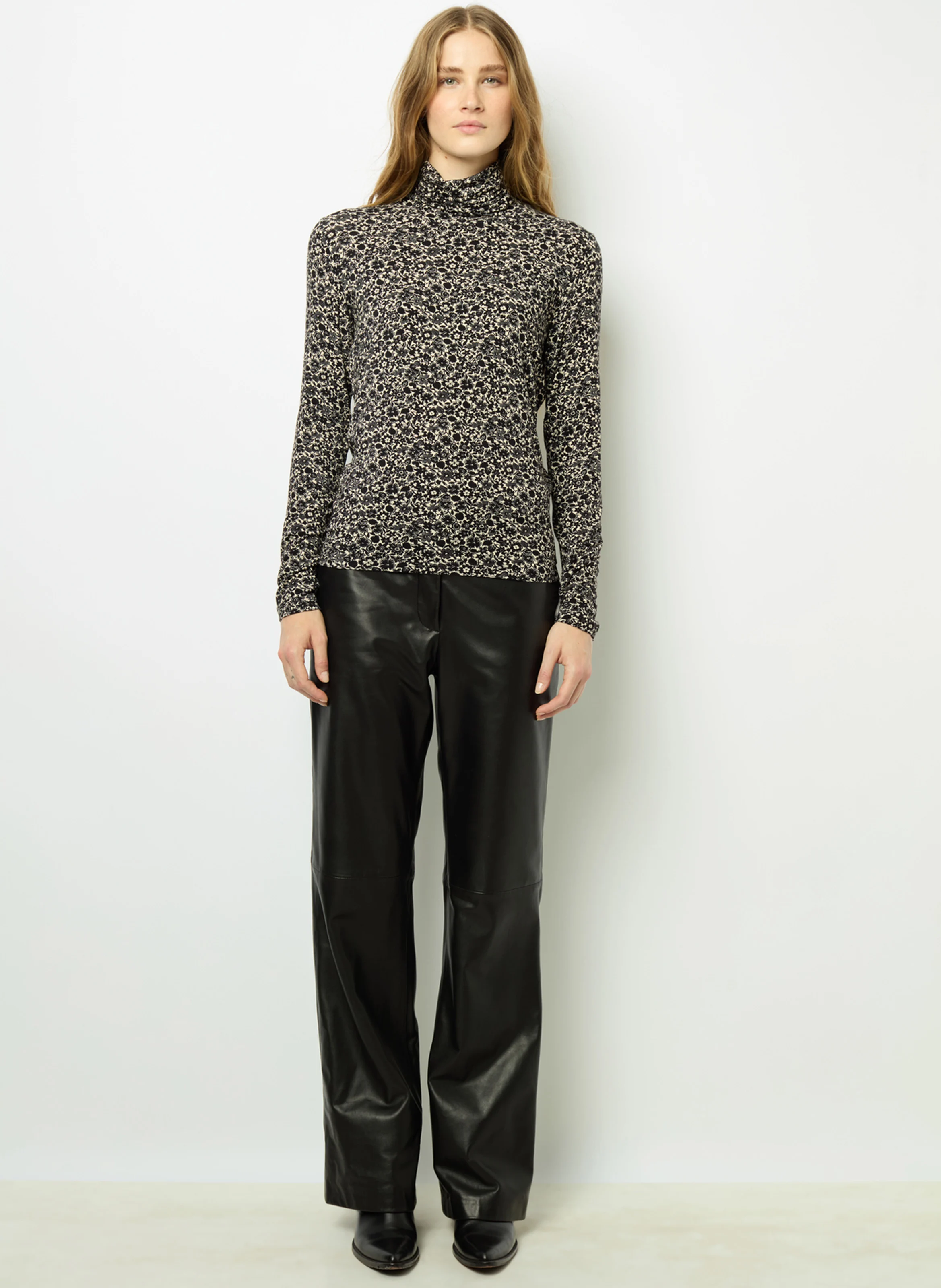 AURELIE - Tee-shirt col montant imprimé | Noir