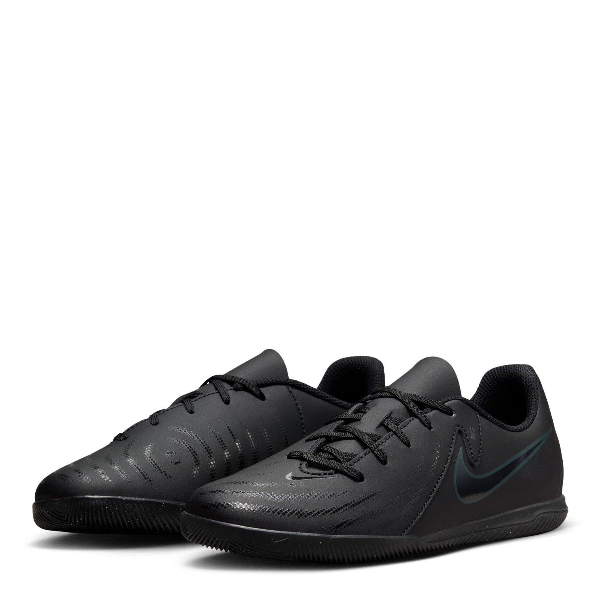 Nike Phantom GX 2 Club Juniors Indoor Court Football Boots.