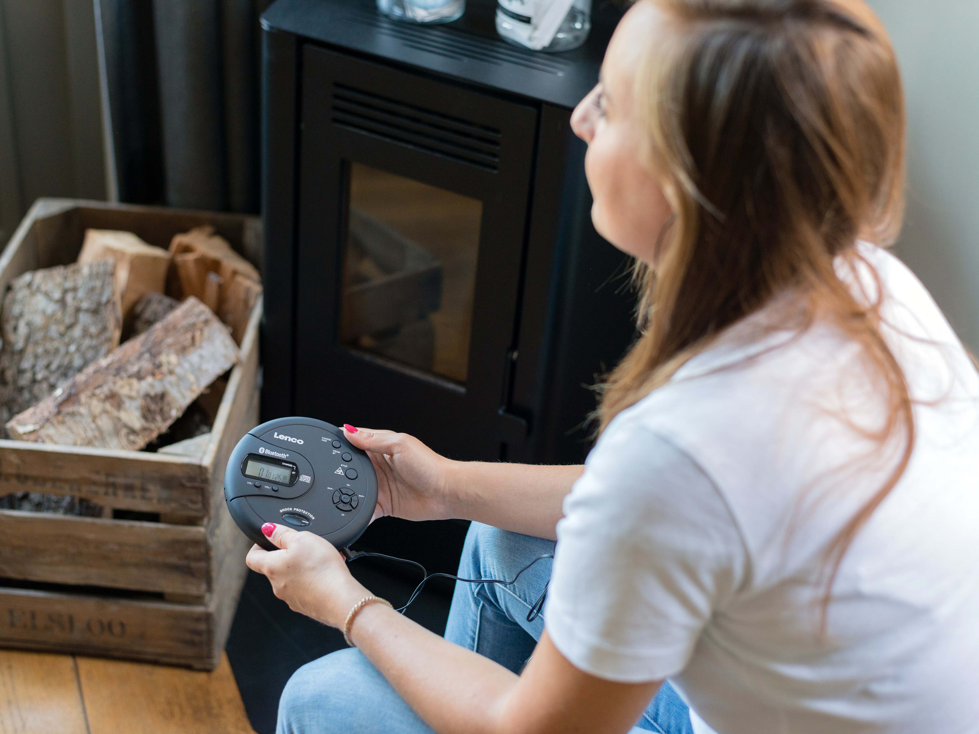 Lenco CD-300BK - Tragbarer Bluetooth CD-MP3-Player mit Stoßschutz