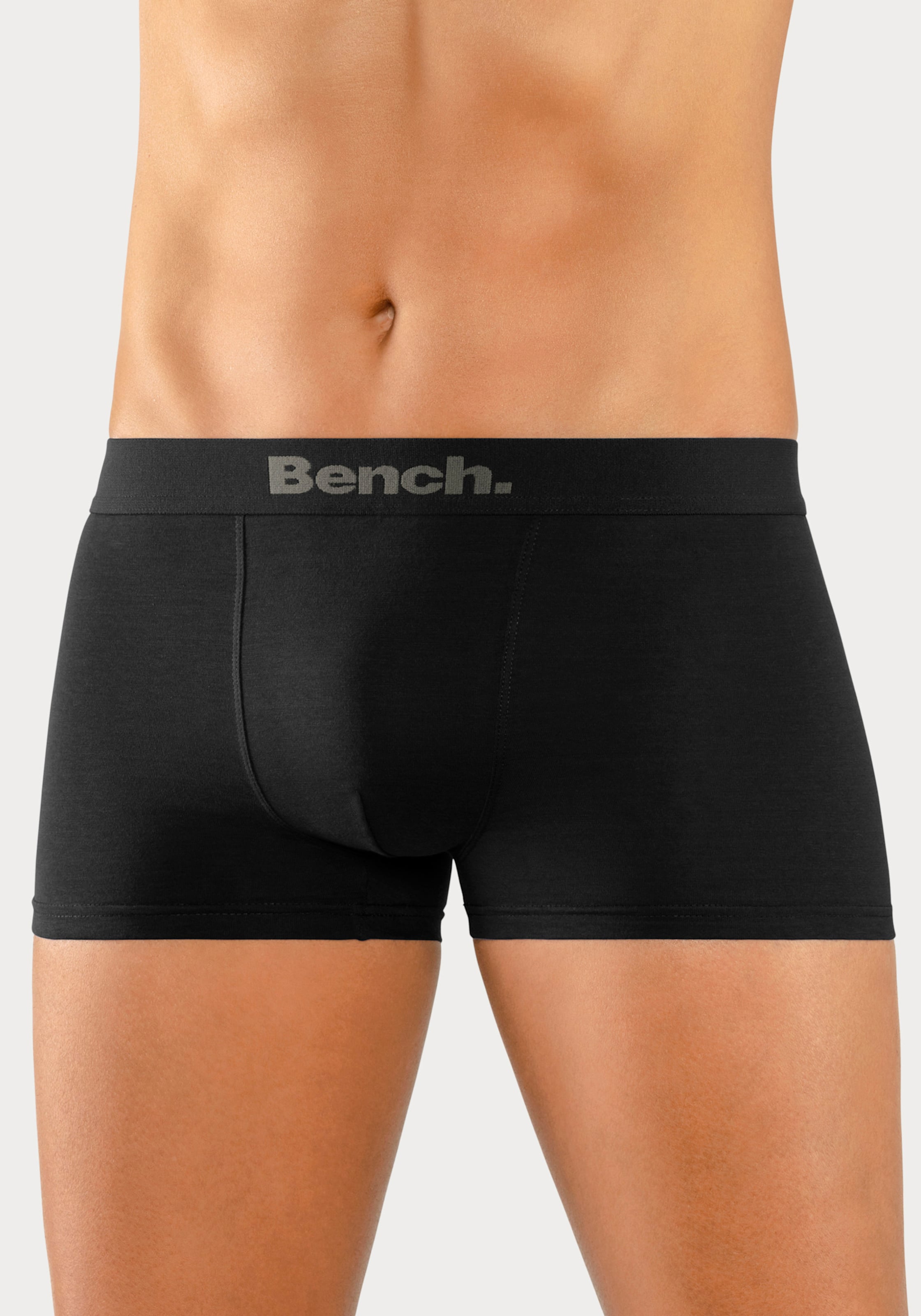 Bench. Boxer in schwarz